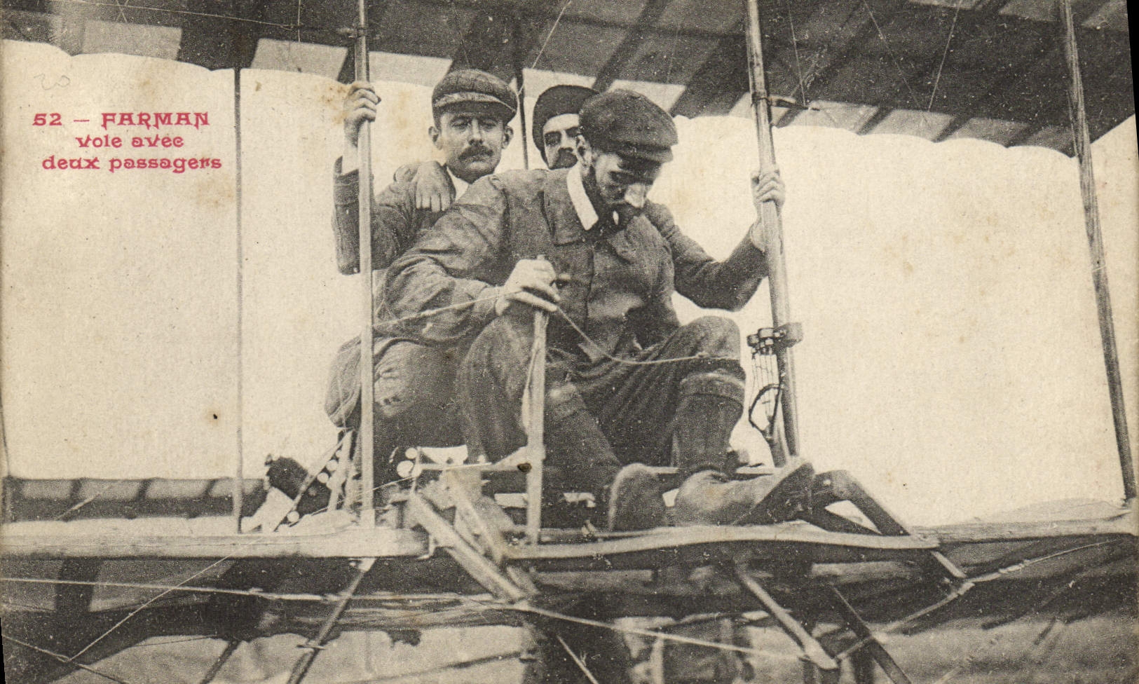 CPA Avion Aviation Farman vole avec deux passagers