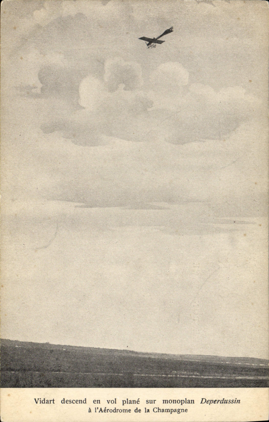 VINTAGE POSTCARD Avion Vidart Aviation goes down in gliding flight on Deperdussin monoplane at the aerodrome from Champagne