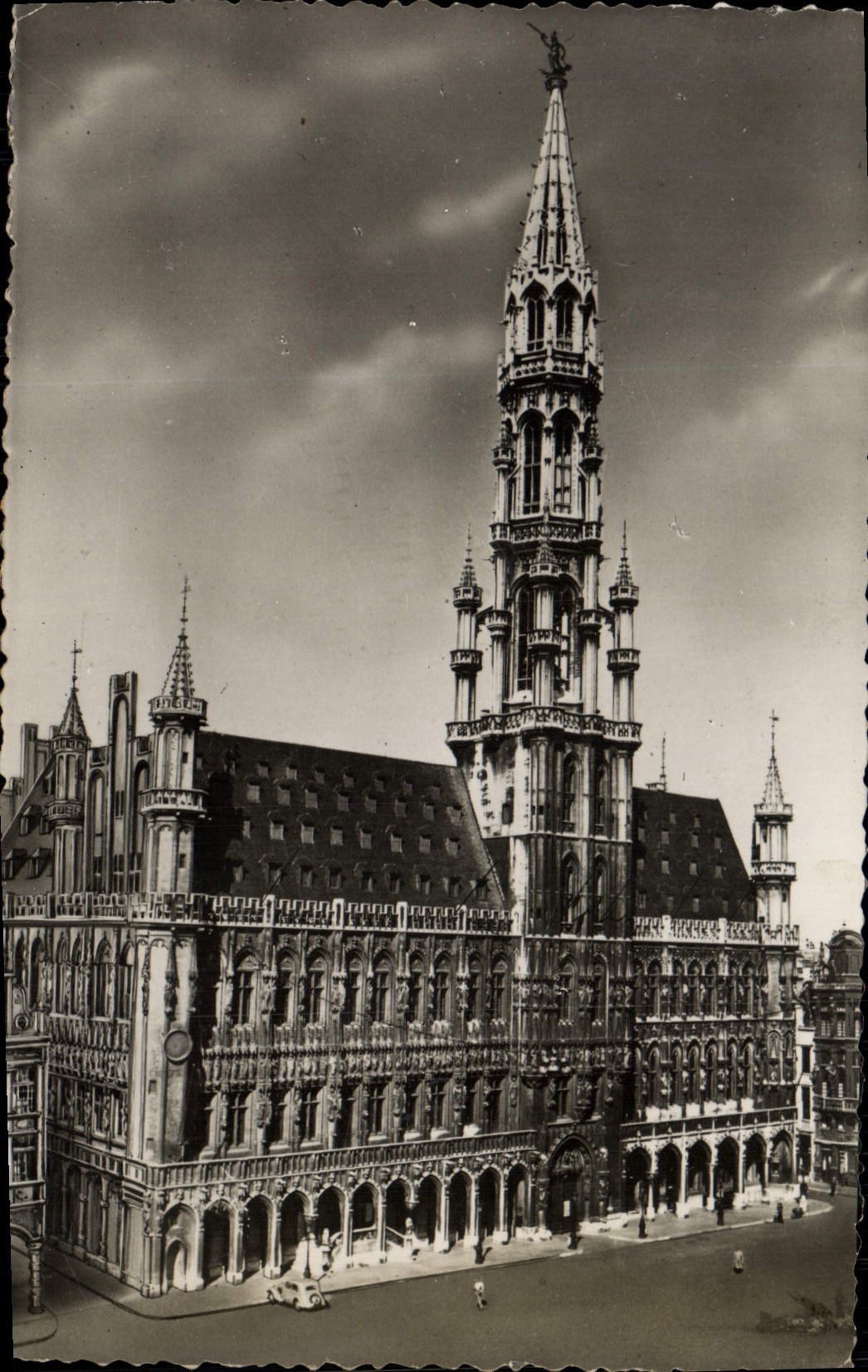 MODERN CARD Brussels the Town hall