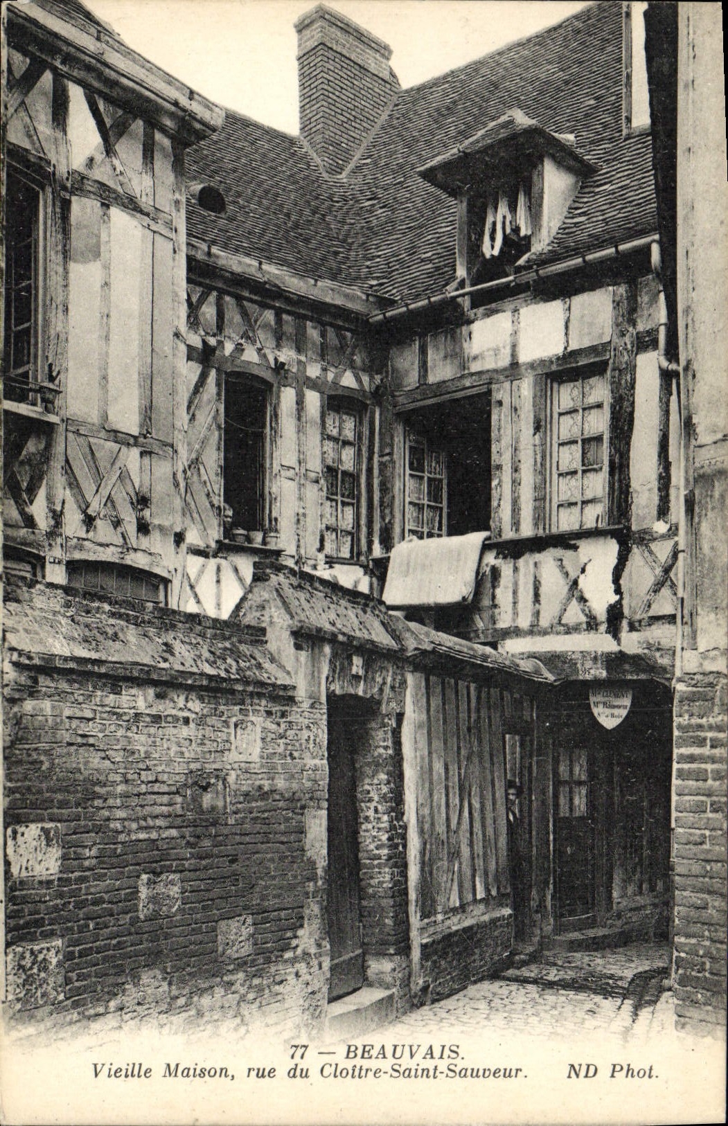 CPA Beauvais Vieille Maison Rue du Cloitre Saint Sauveur