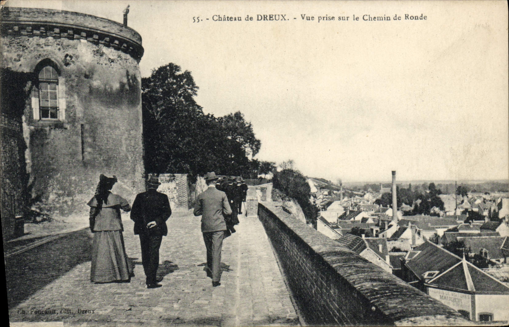 Castillo de la POSTAL de la VENDIMIA de Dreux vista en la manera cubierta