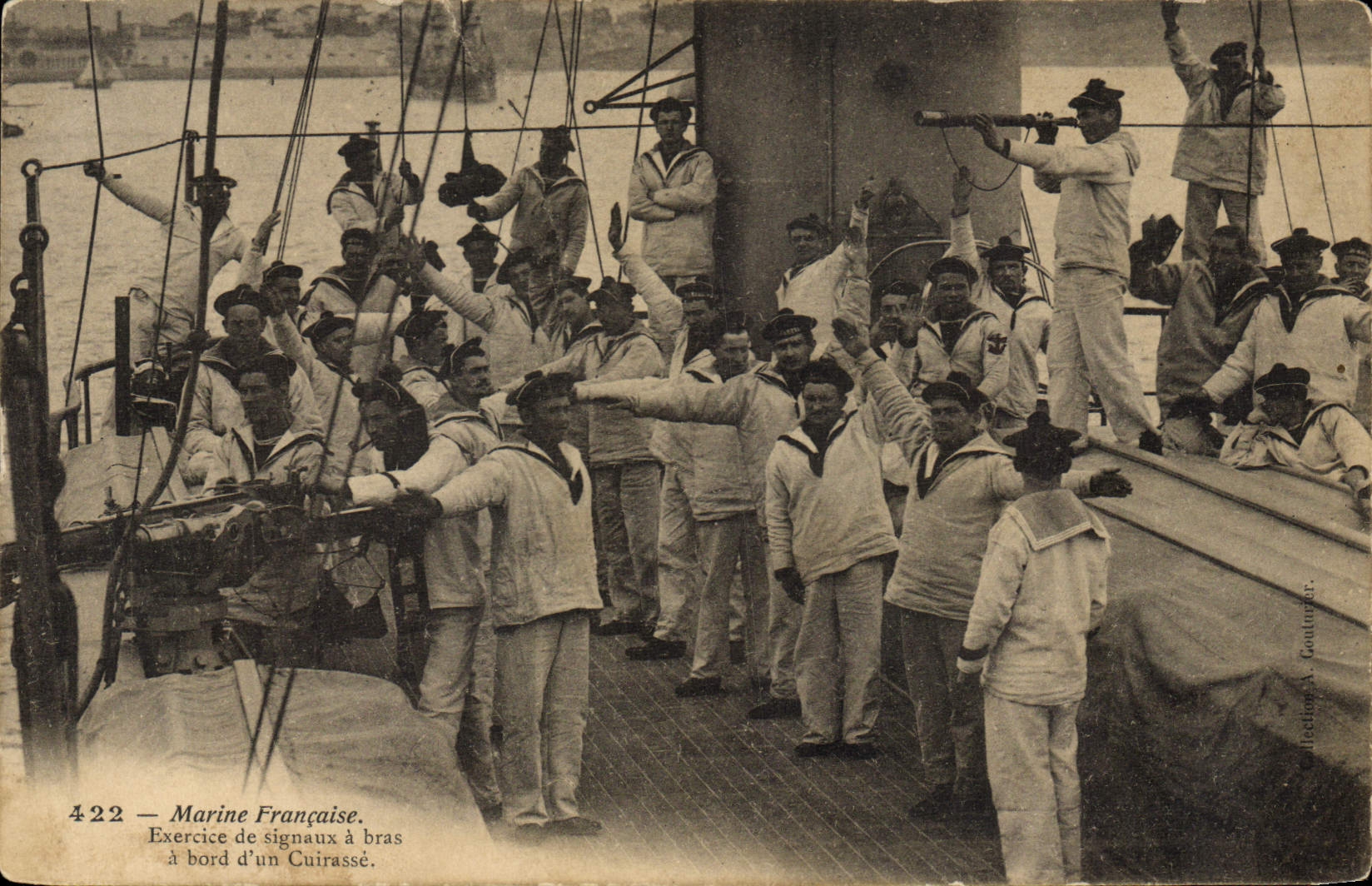 VINTAGE POSTCARD Bateau War Exercise of signals has arm has edge of an armor