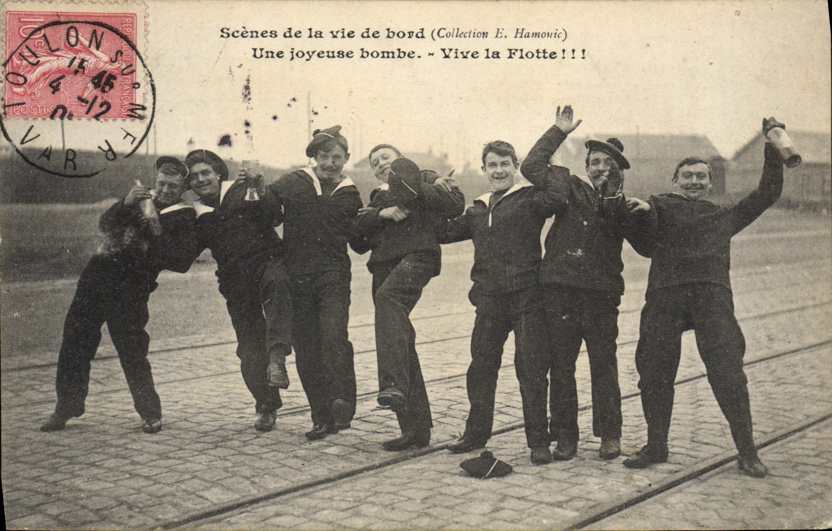 CPA Bateau Guerre Marins Une joyeuse Vive la flotte