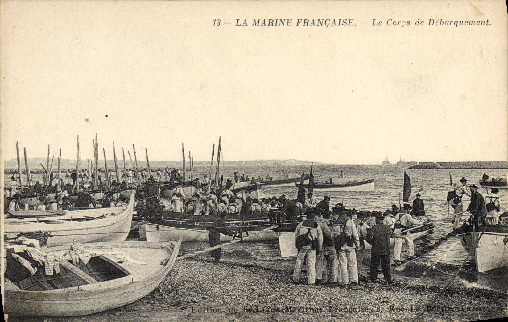 CPA Bateau Guerre Le corps du debarquement 