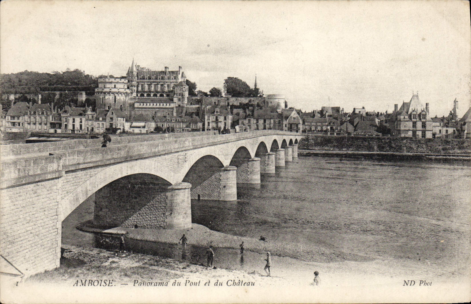 Panorama de Amboise de la POSTAL de la VENDIMIA del puente y del castillo