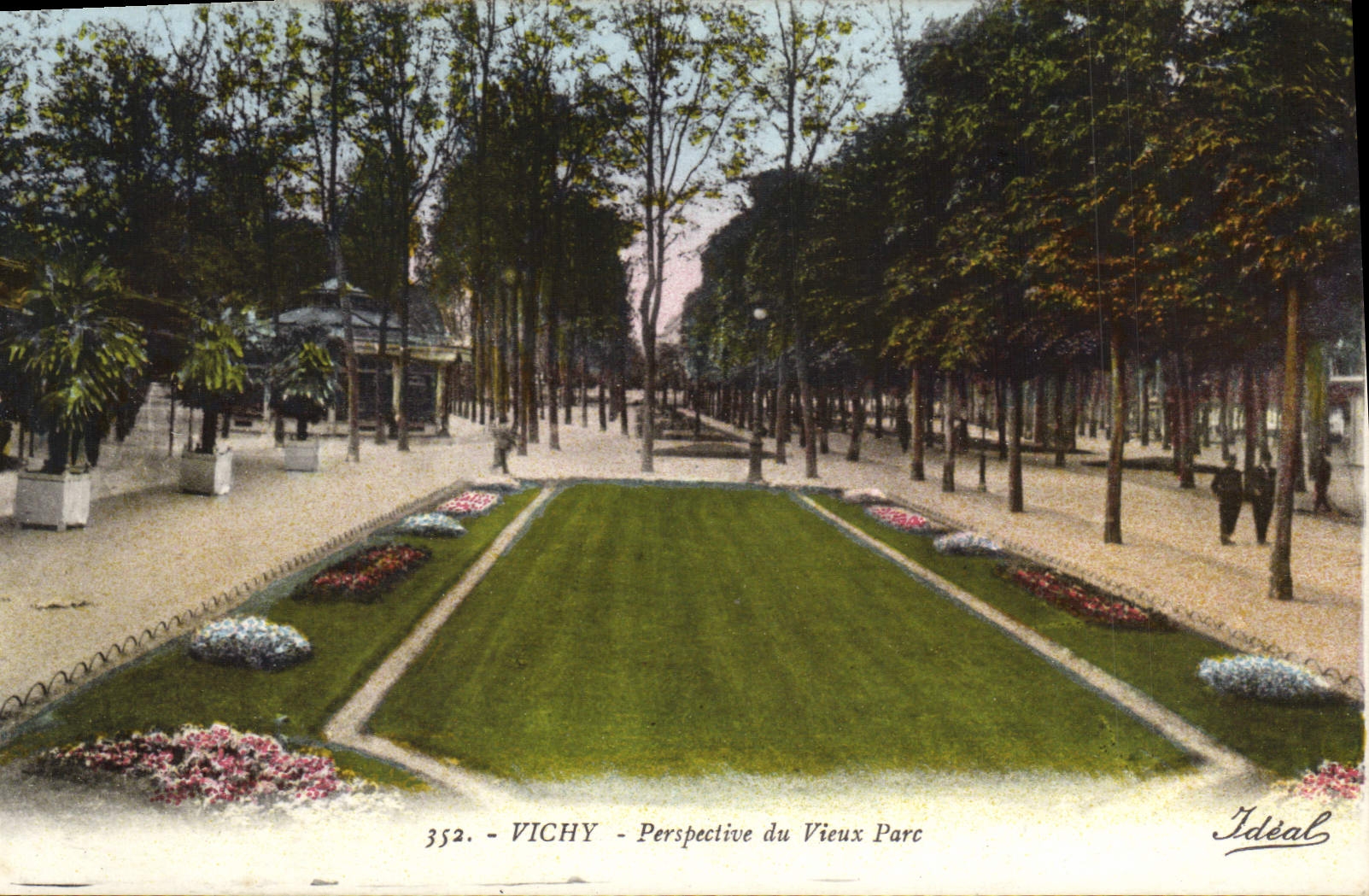 VINTAGE POSTCARD Vichy View Of the Old Park