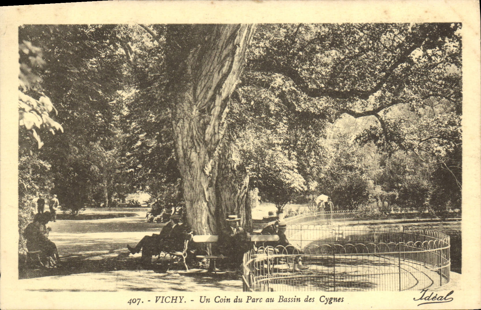 POSTAL Vichy de la VENDIMIA una esquina del parque al lavabo de los cisnes