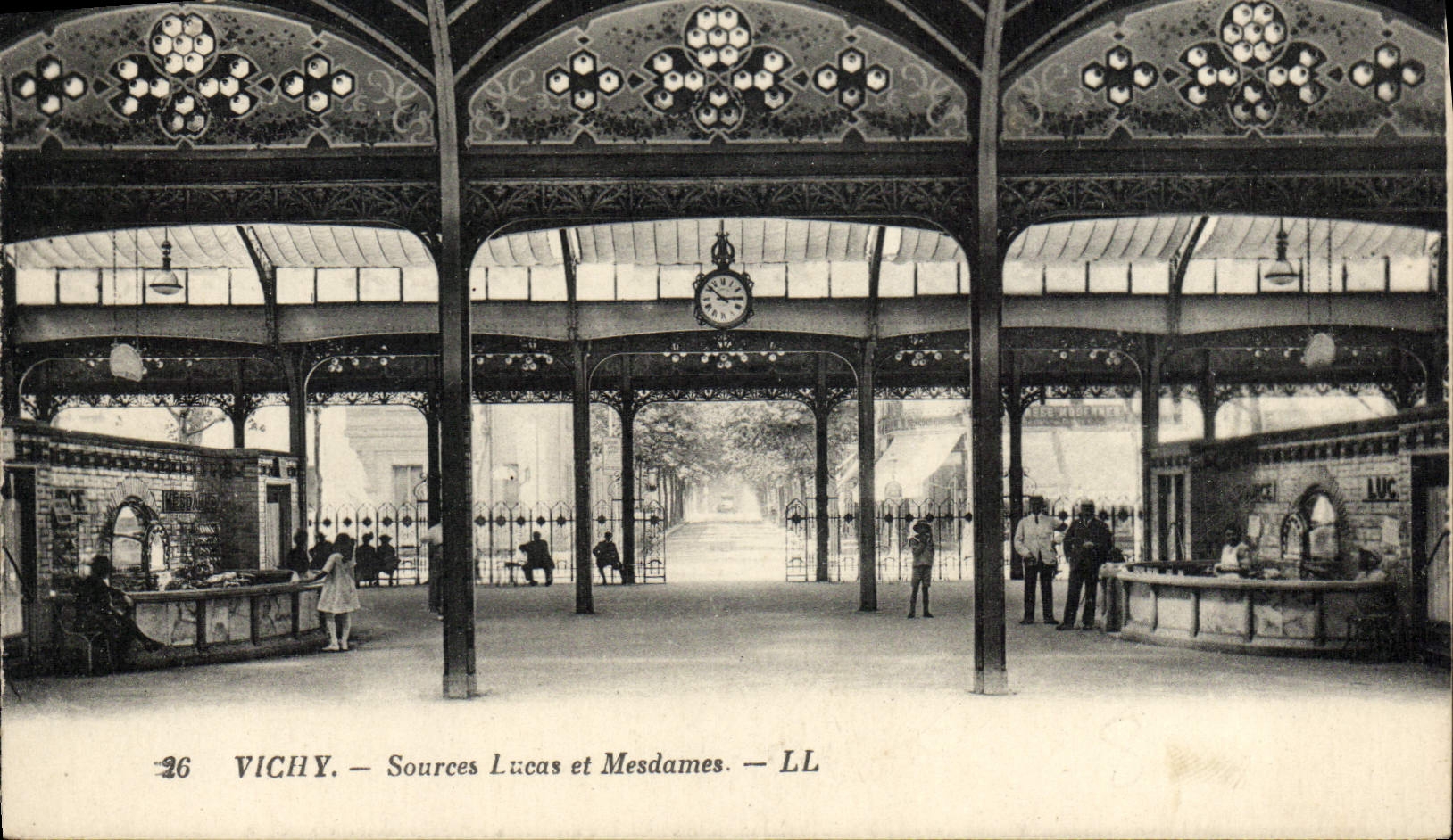 CPA Vichy Sources Lucas Et Mesdames