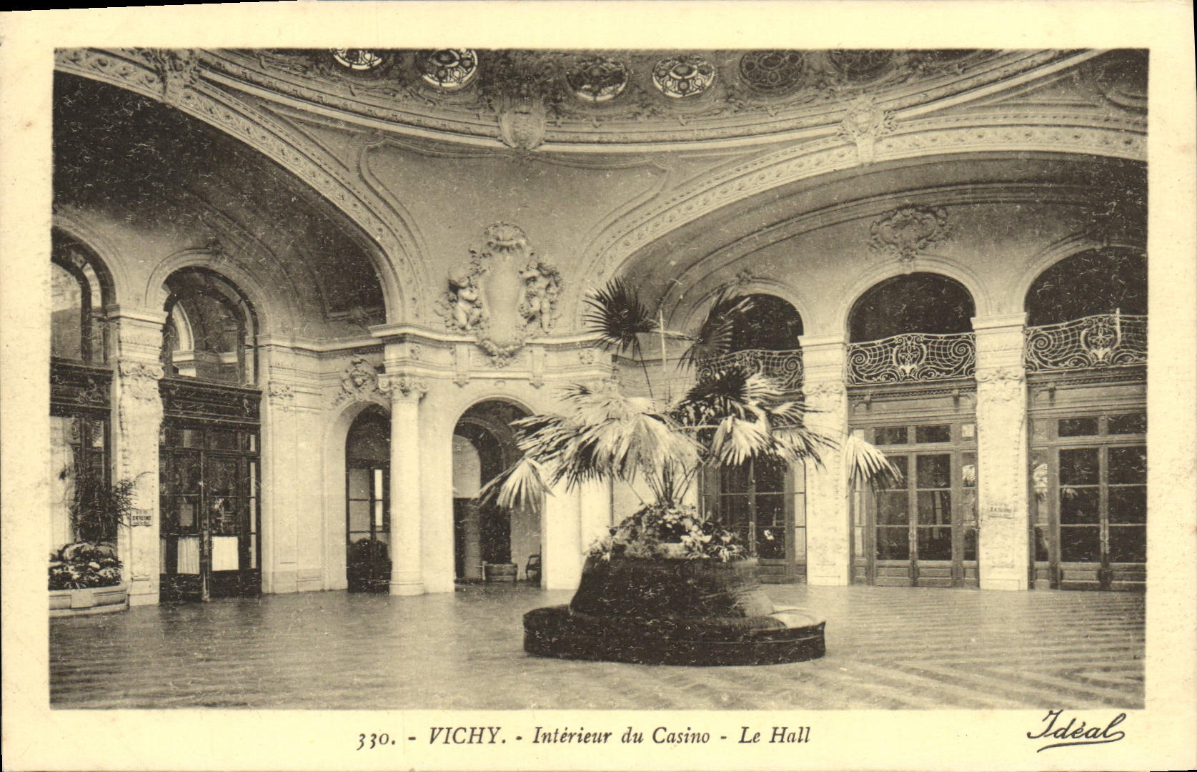 CPA Vichy Interieur Du Casino Le hall