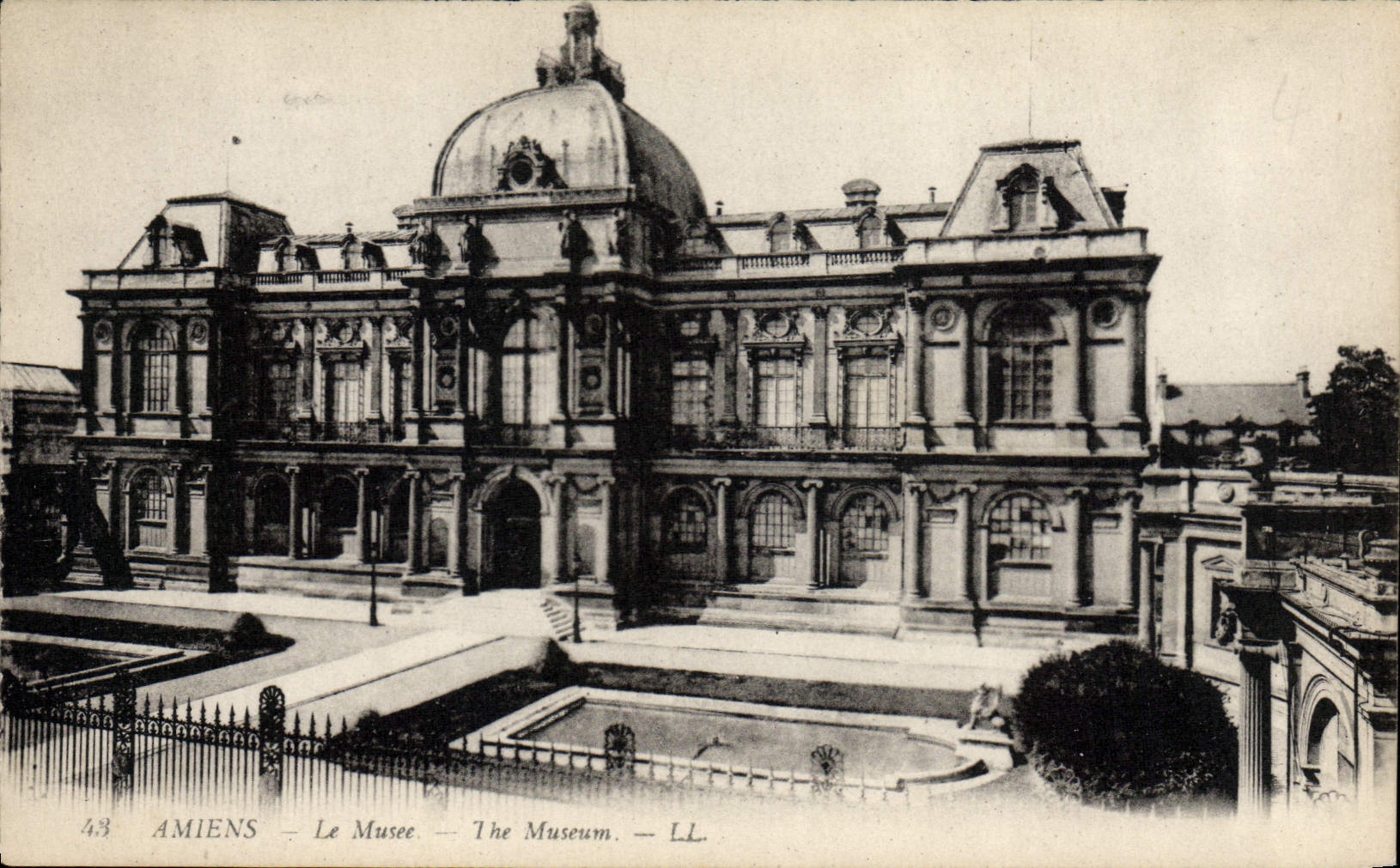 CPA Amiens Le Musee 