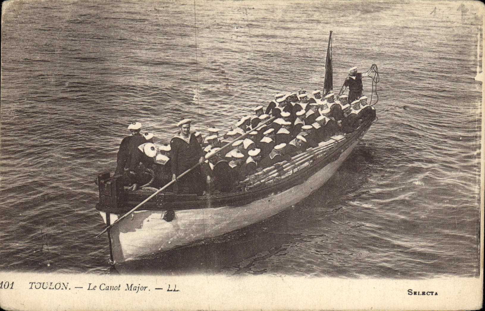 VINTAGE POSTCARD Toulon Boat the officers' lifeboat