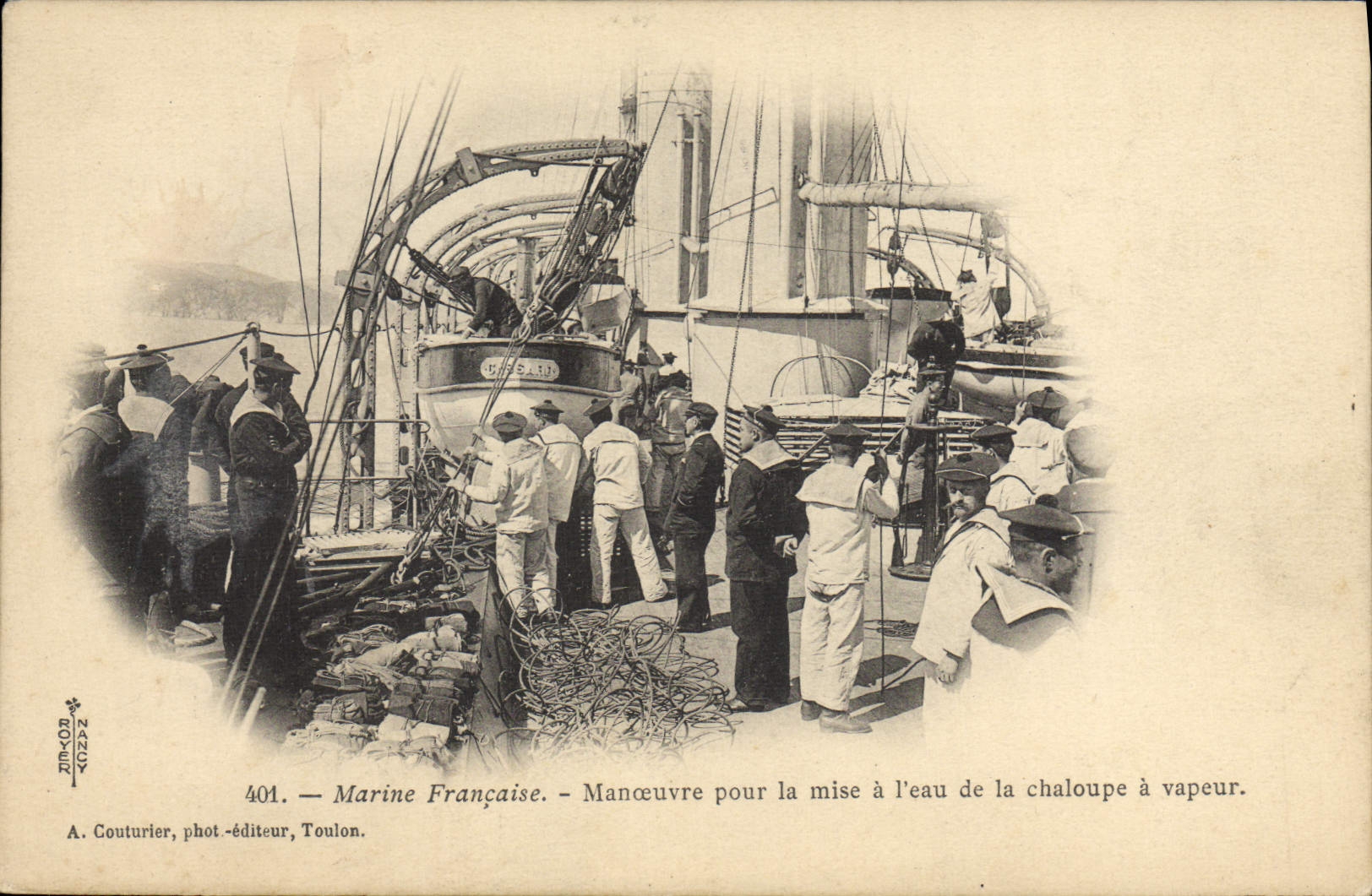 CPA Bateau Marine Francaise Manoeuvre pour la mise a l'eau de la chaloupe a vapeur 