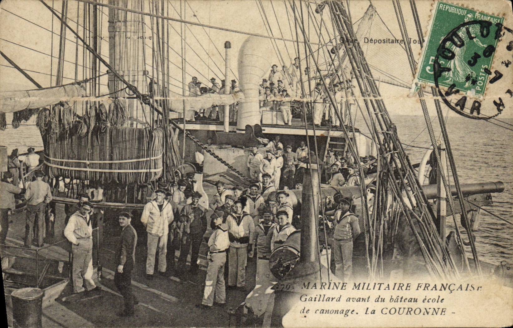 CPA Bateau Gaillard avant du bateau ecole de canonage La Couronne