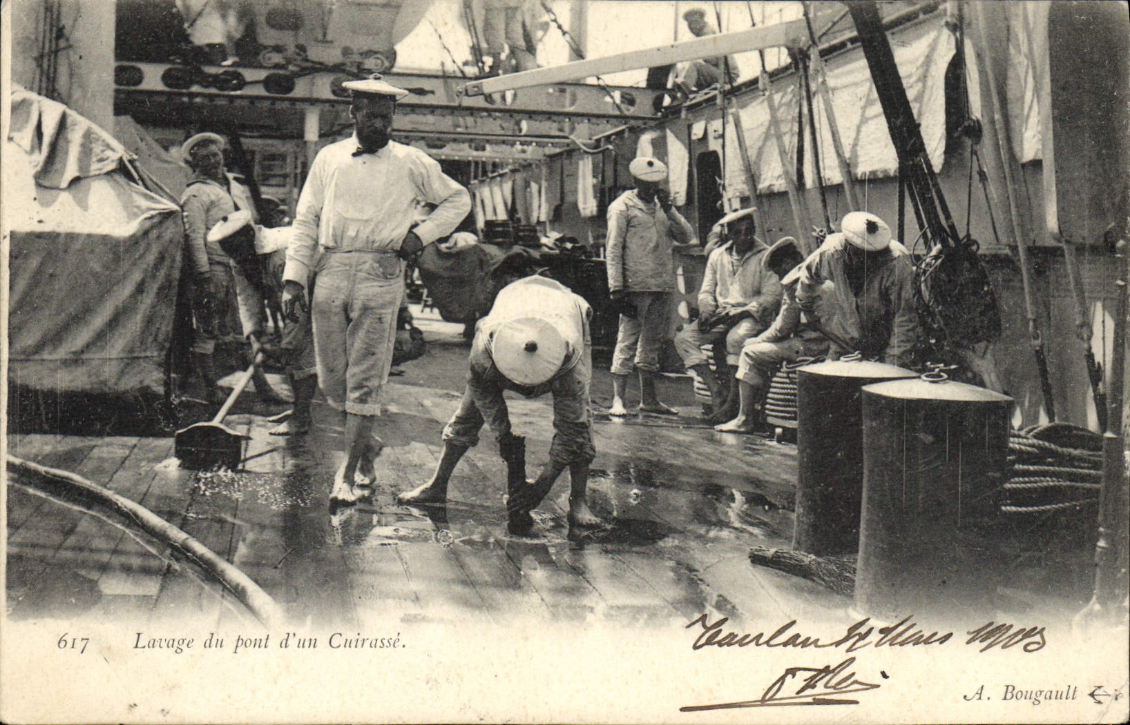 CPA Bateau Lavage du pont d'un cuirasse 