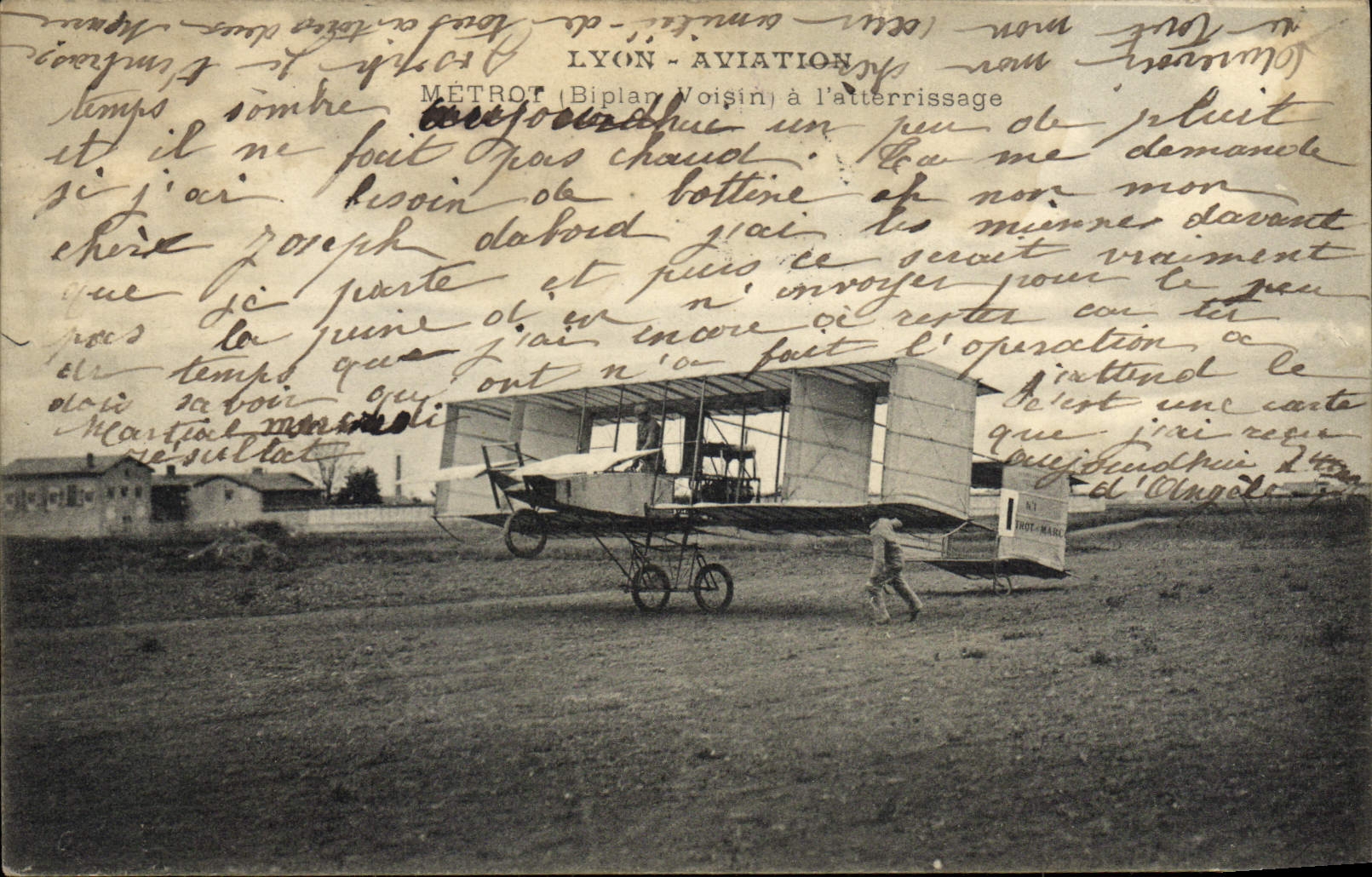 CPA Avion Aviation Lyon Metrot Biplan Voisin a l'atterissage 