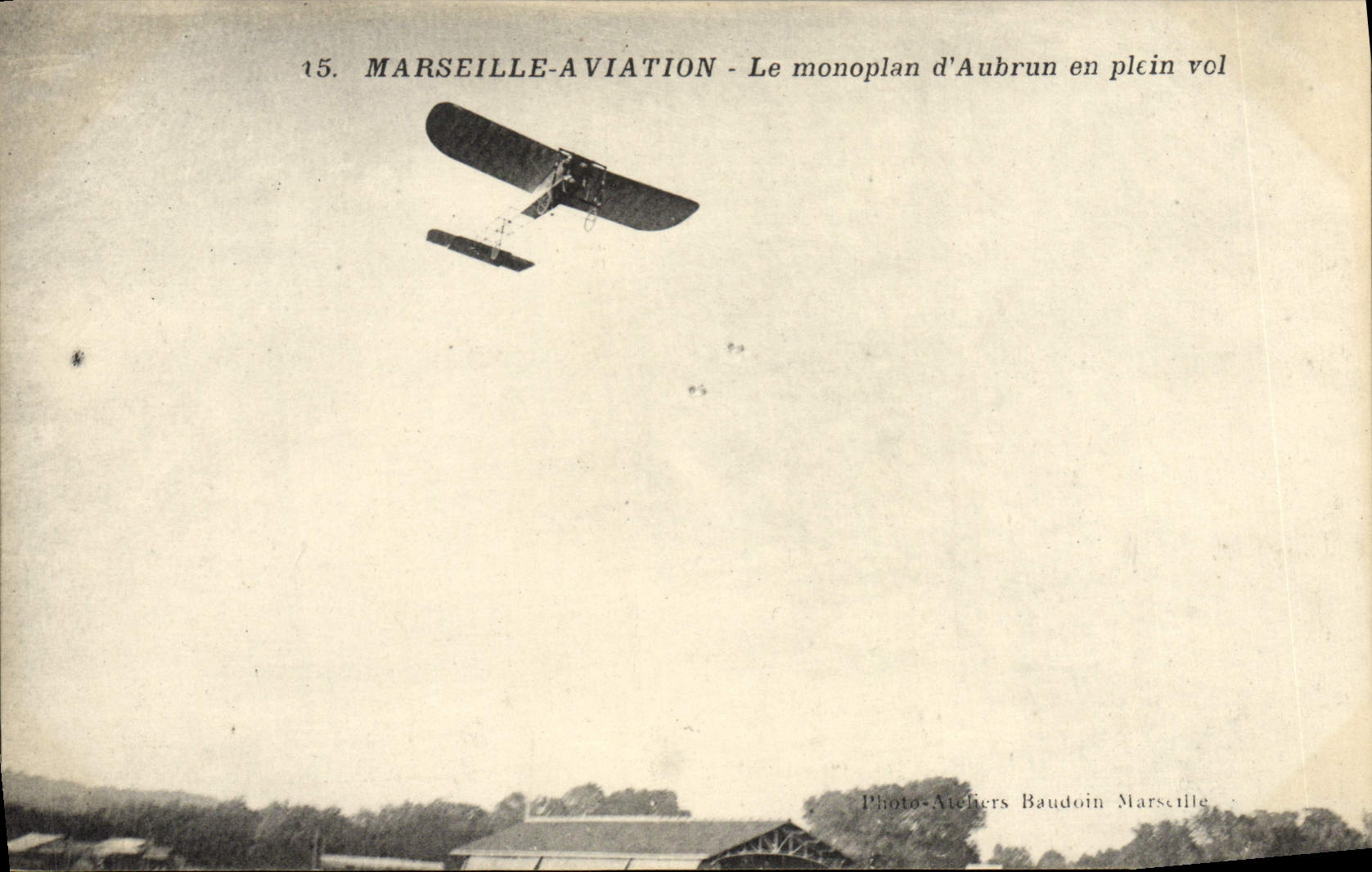 CPA Avion Aviation Marseille Aviation Le monoplan d'Aubrun en plein vol