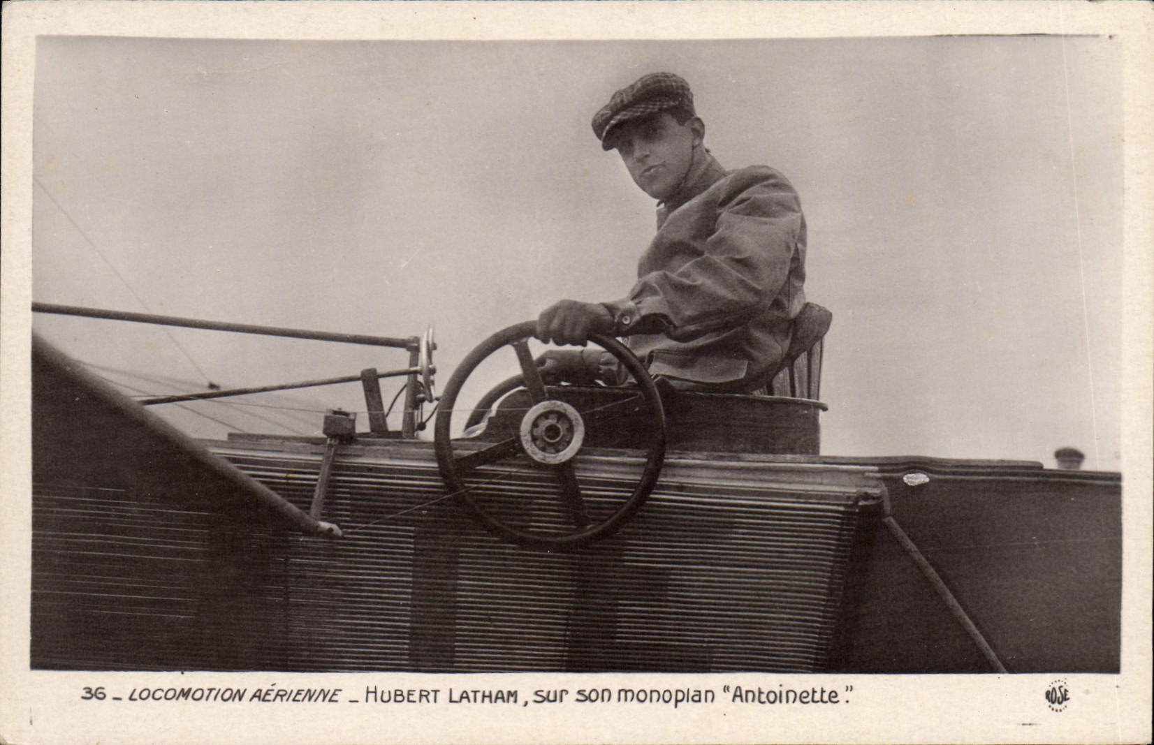 CPA Avion Aviation Hubert Latham sur son monoplan Antoinette
