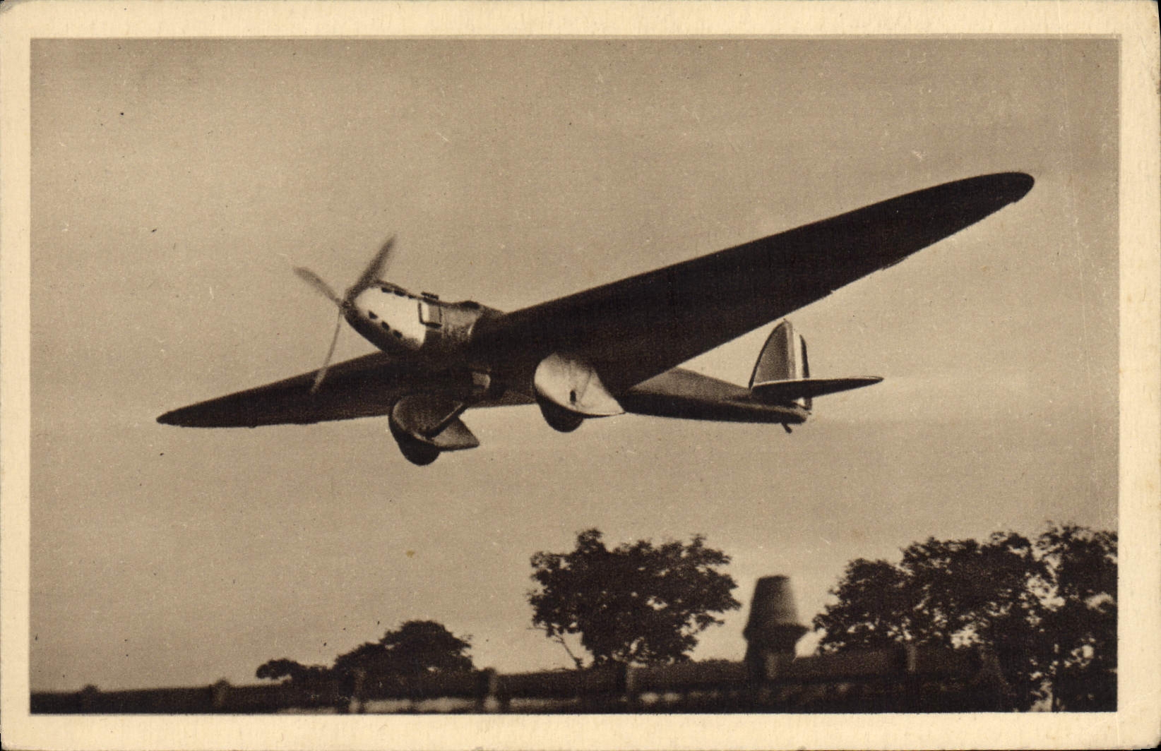 CPA Avion Aviation Appareil monomoteur Bernard de grands raids