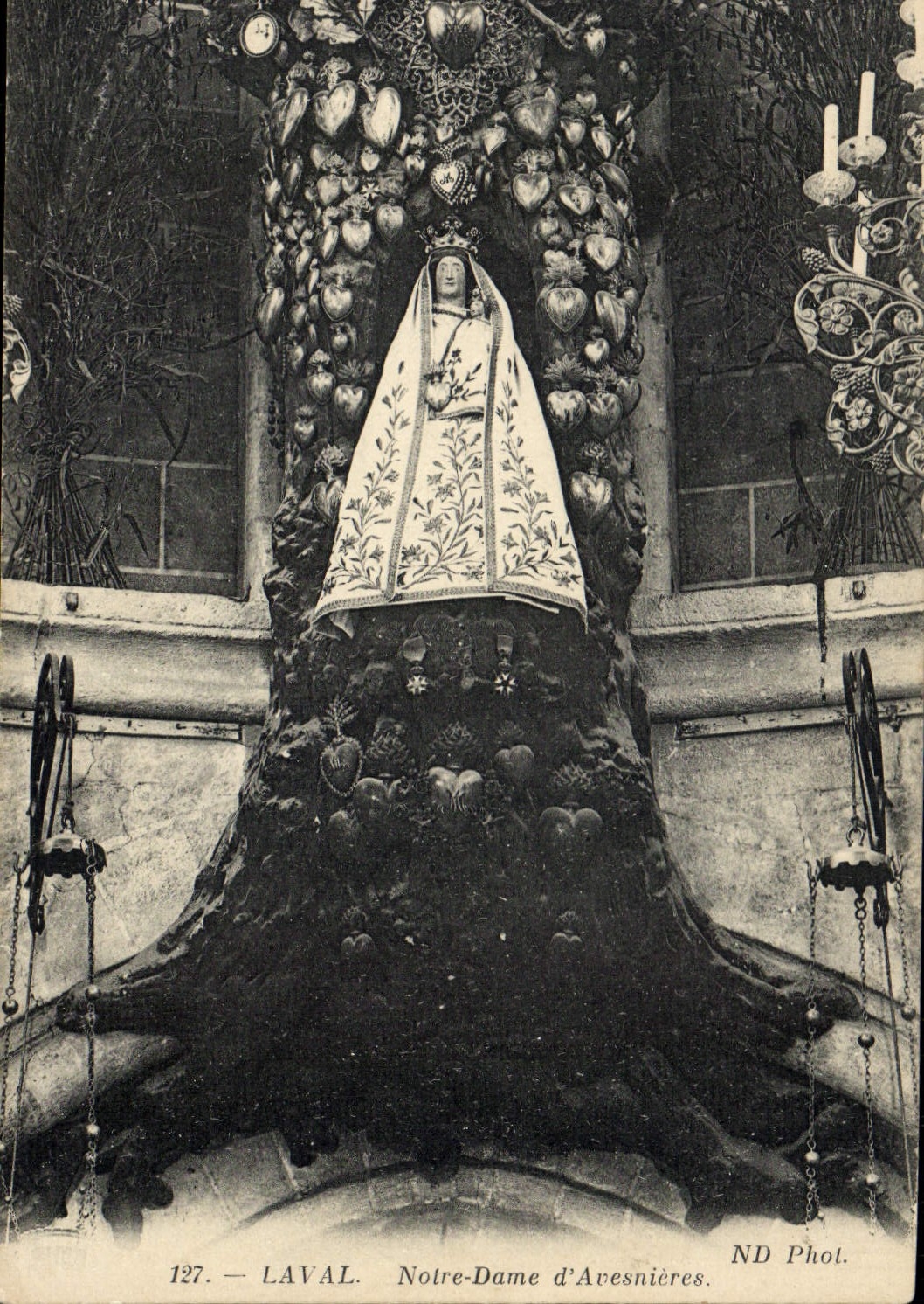 D Avesnieres de Laval Notre Dame de la POSTAL de la VENDIMIA