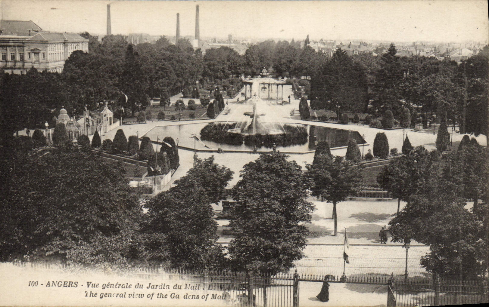 CPA Angers Vue Generale du Jardin du Mail