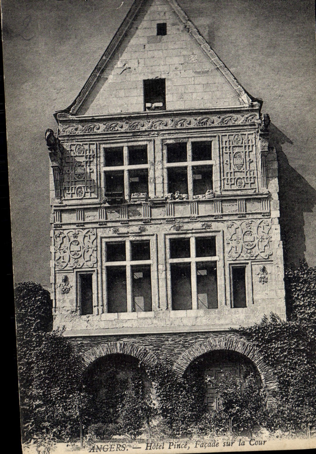 CPA Angers Hotel Pince Facade sur la cour