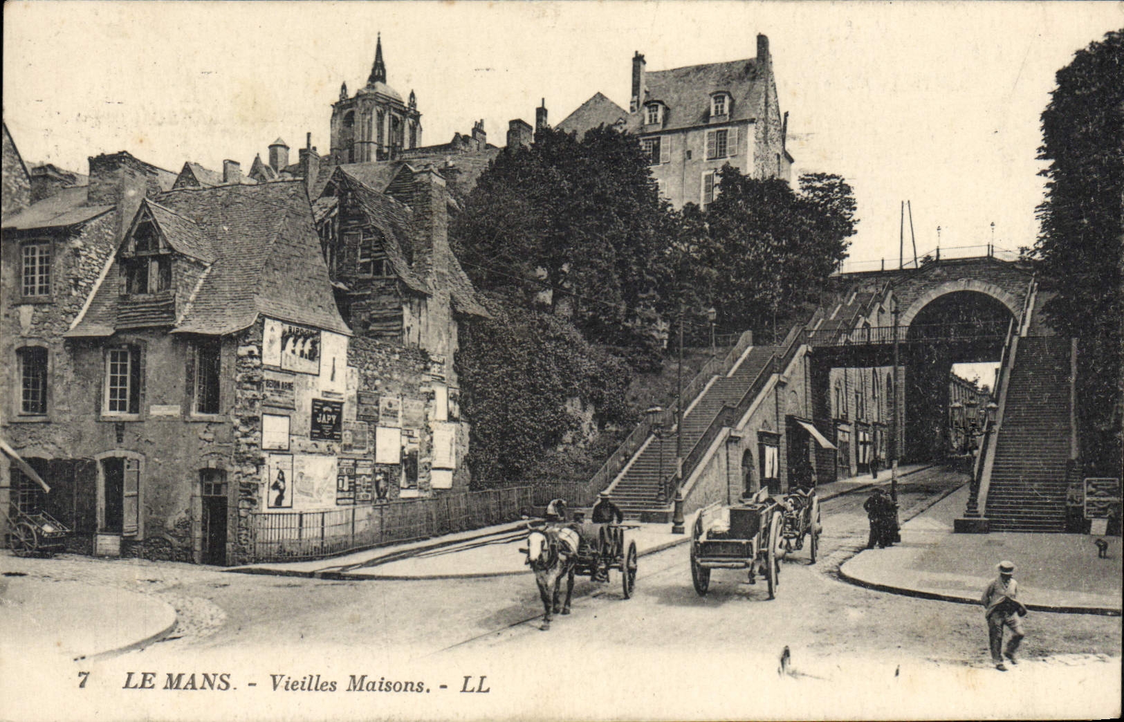 VINTAGE POSTCARD Mans Old women Houses