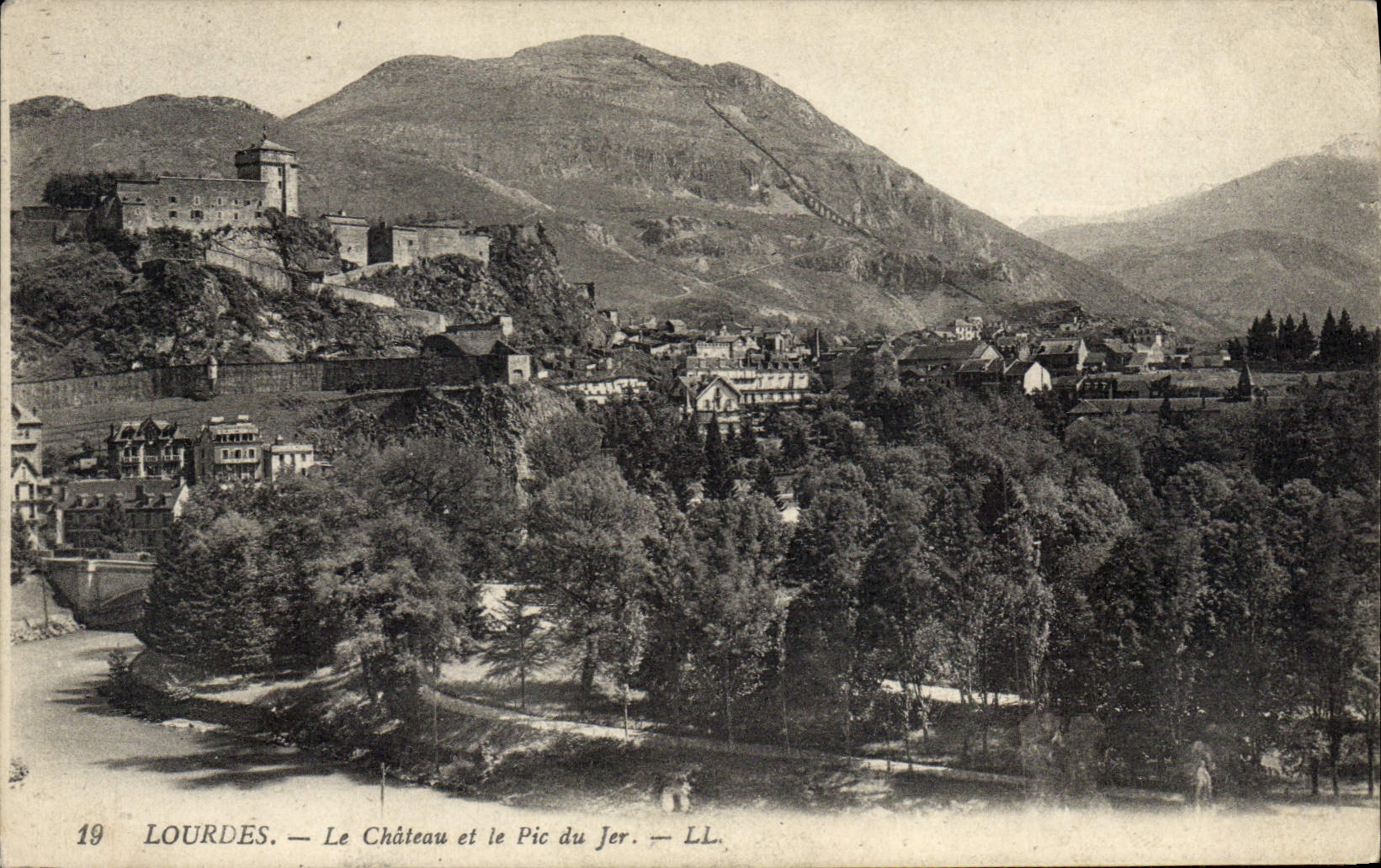 POSTAL de la VENDIMIA pesada el castillo y el pico de Jer