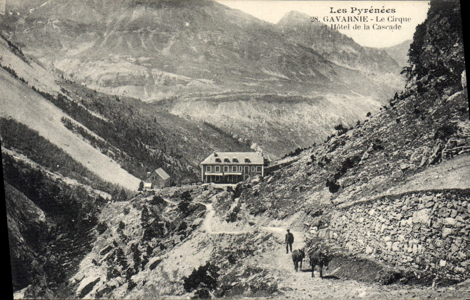 CPA Gavarnie Le Cirque et l'hotel de la cascade