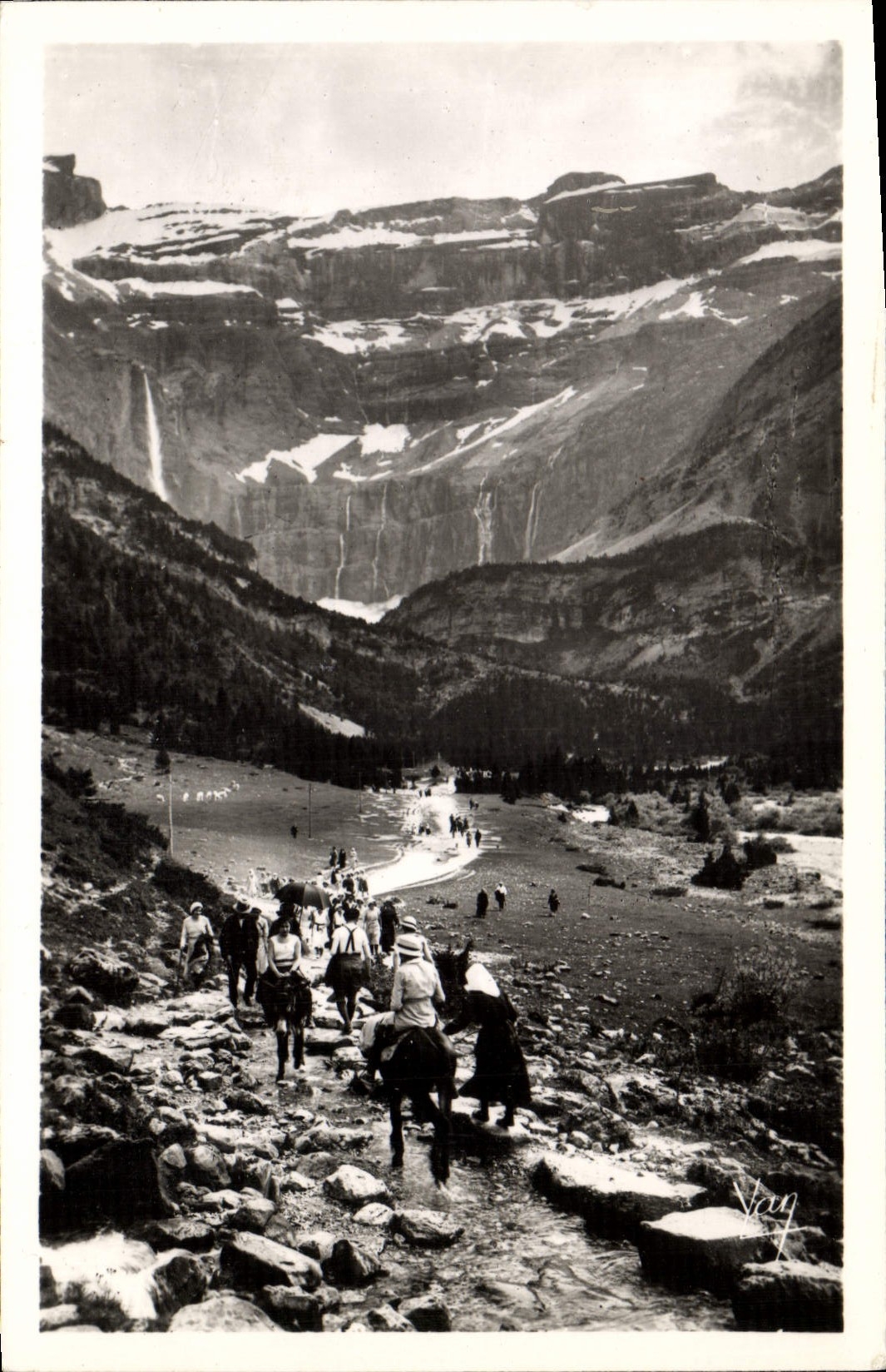 Vuelta de Gavarnie de la POSTAL de la VENDIMIA del circo