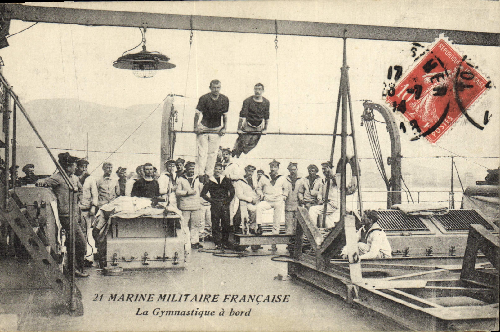 CPA Bateau de guerre La gymnastique a bord