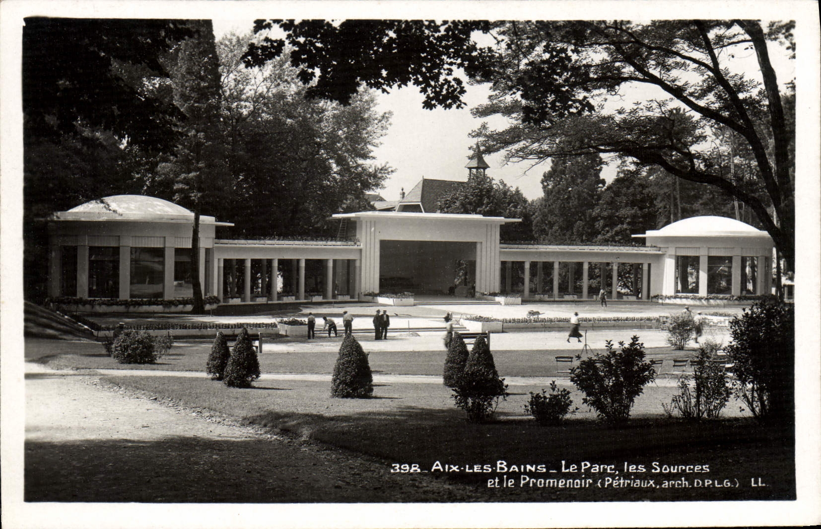 CPM Aix Les Bains Le parc Les sources et le promenoir