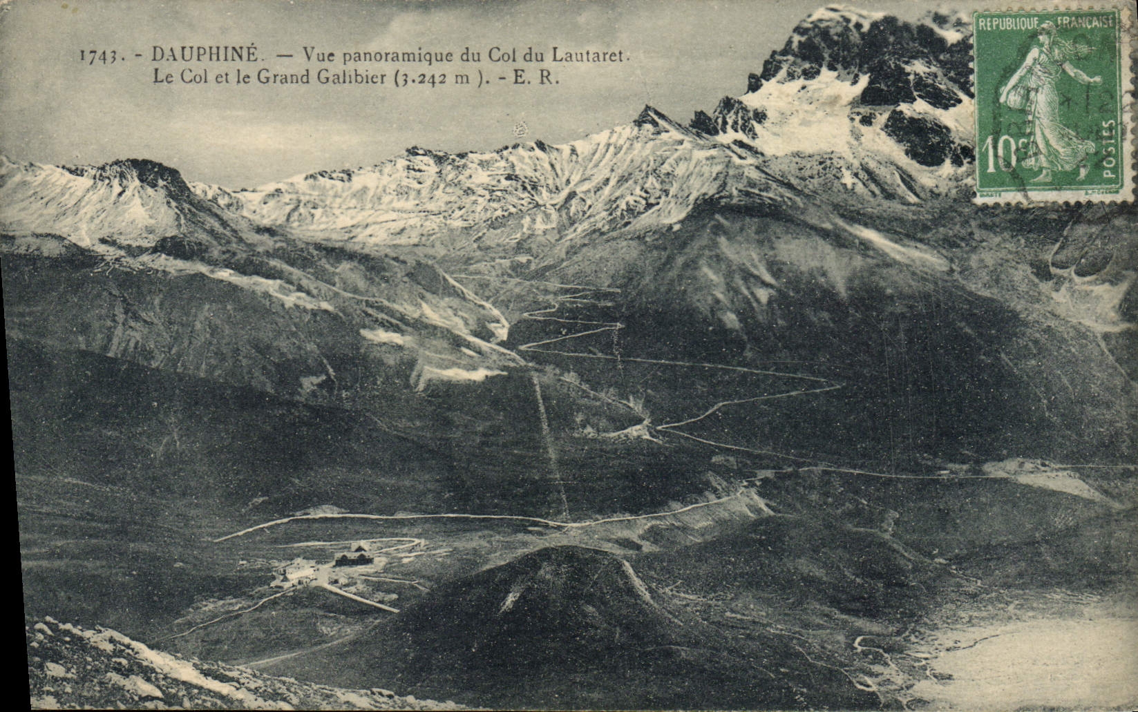 CPA Dauphine Vue Panoramique du Col du Lautaret Le col et le Grand Galibier