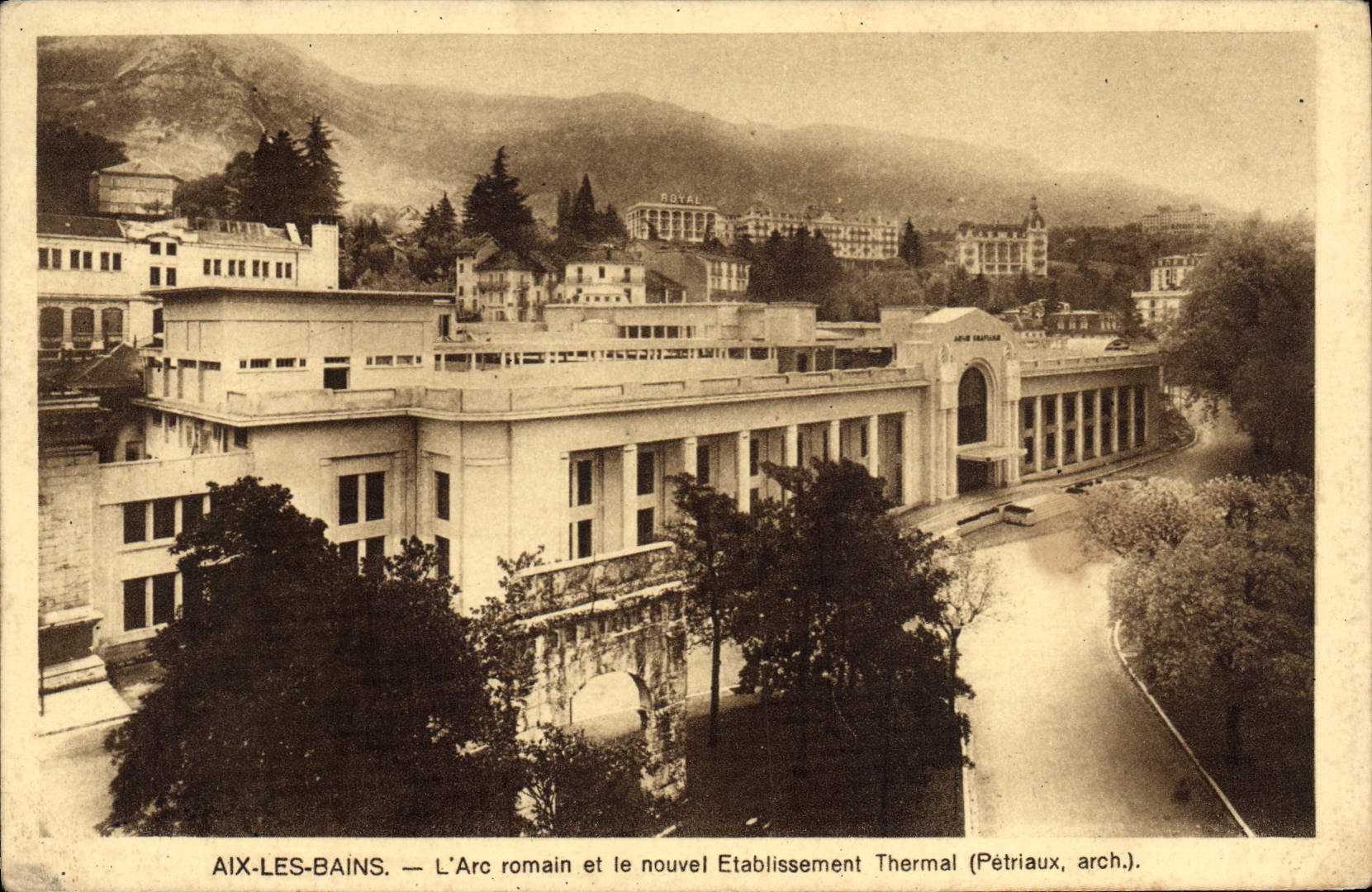CPA Aix Les Bains L'Arc romain et le Nouvel Etablissement