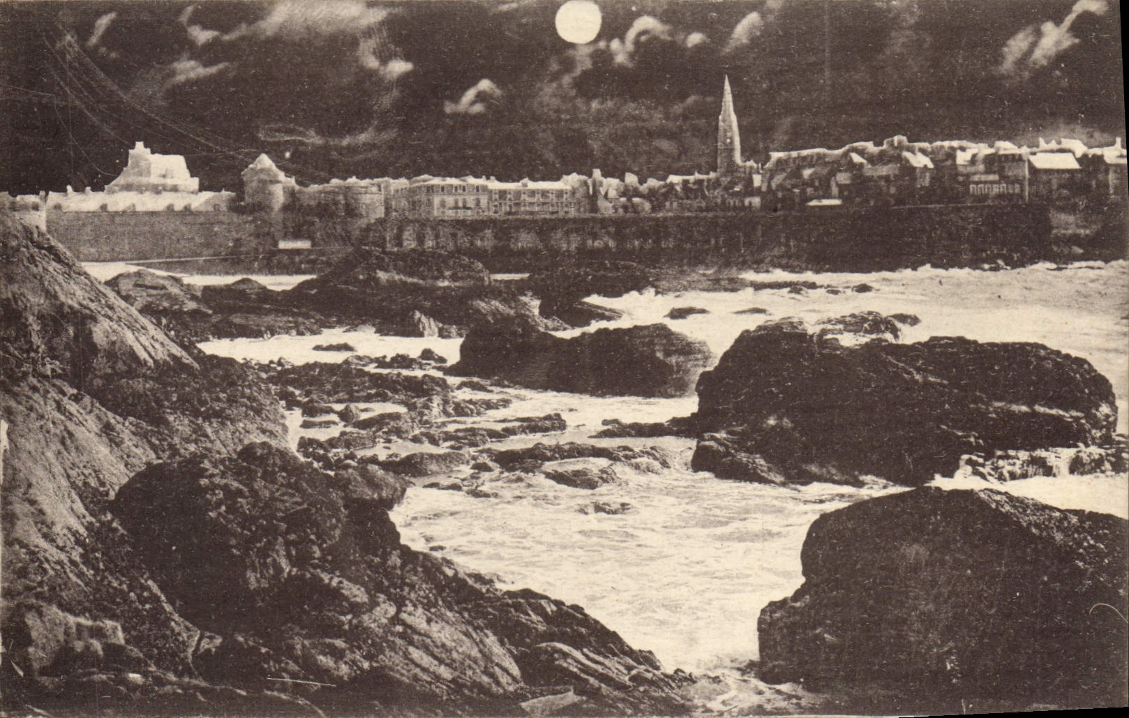 CPA Saint Malo Effet de Lune Sur les Remparts