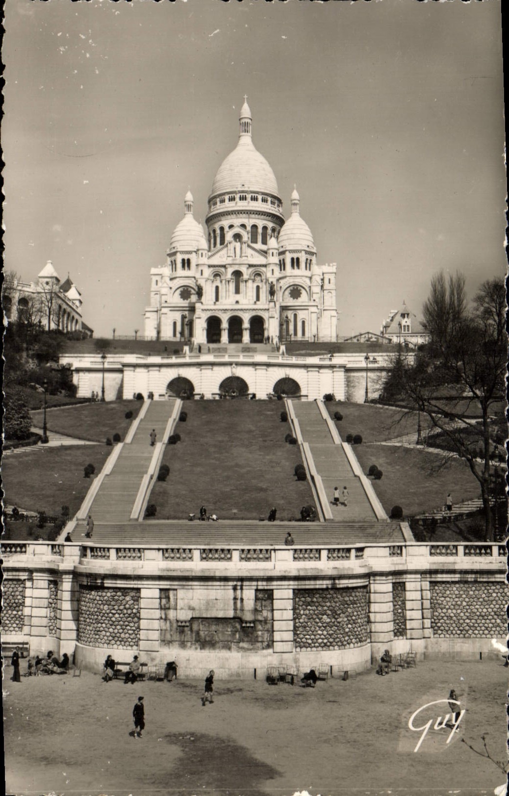 MODERN CARD Paris And Its Wonders the Basilica of the Sacring Heart of Montmartre and gardens