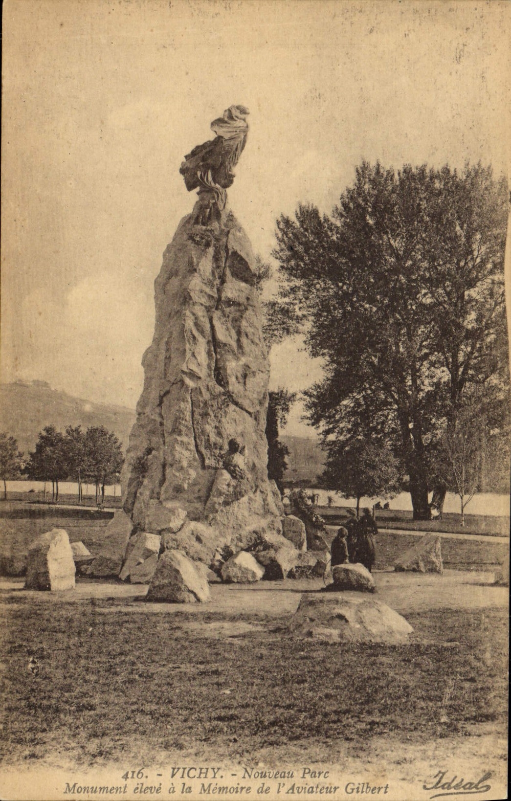 Monumento del parque de la aviación de Vichy del plano de la POSTAL de la VENDIMIA el nuevo levantó con la memoria del aviador de Gilbert