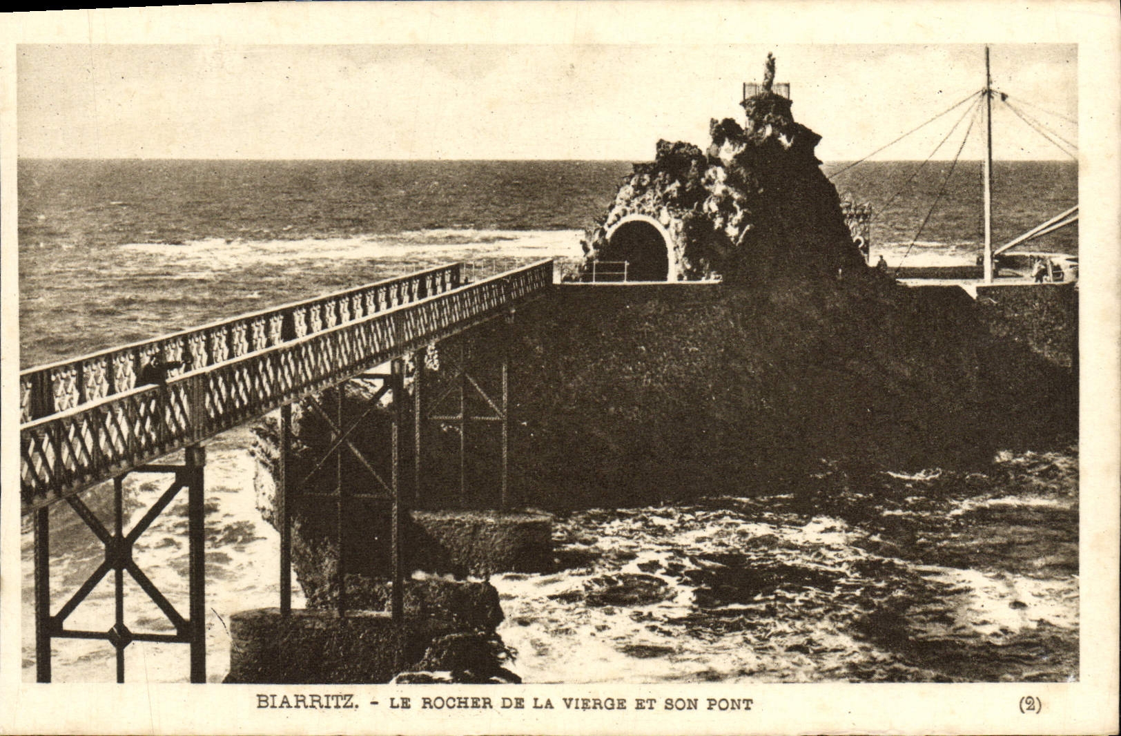 CPA Biarritz Le rocher de la vierge et son pont