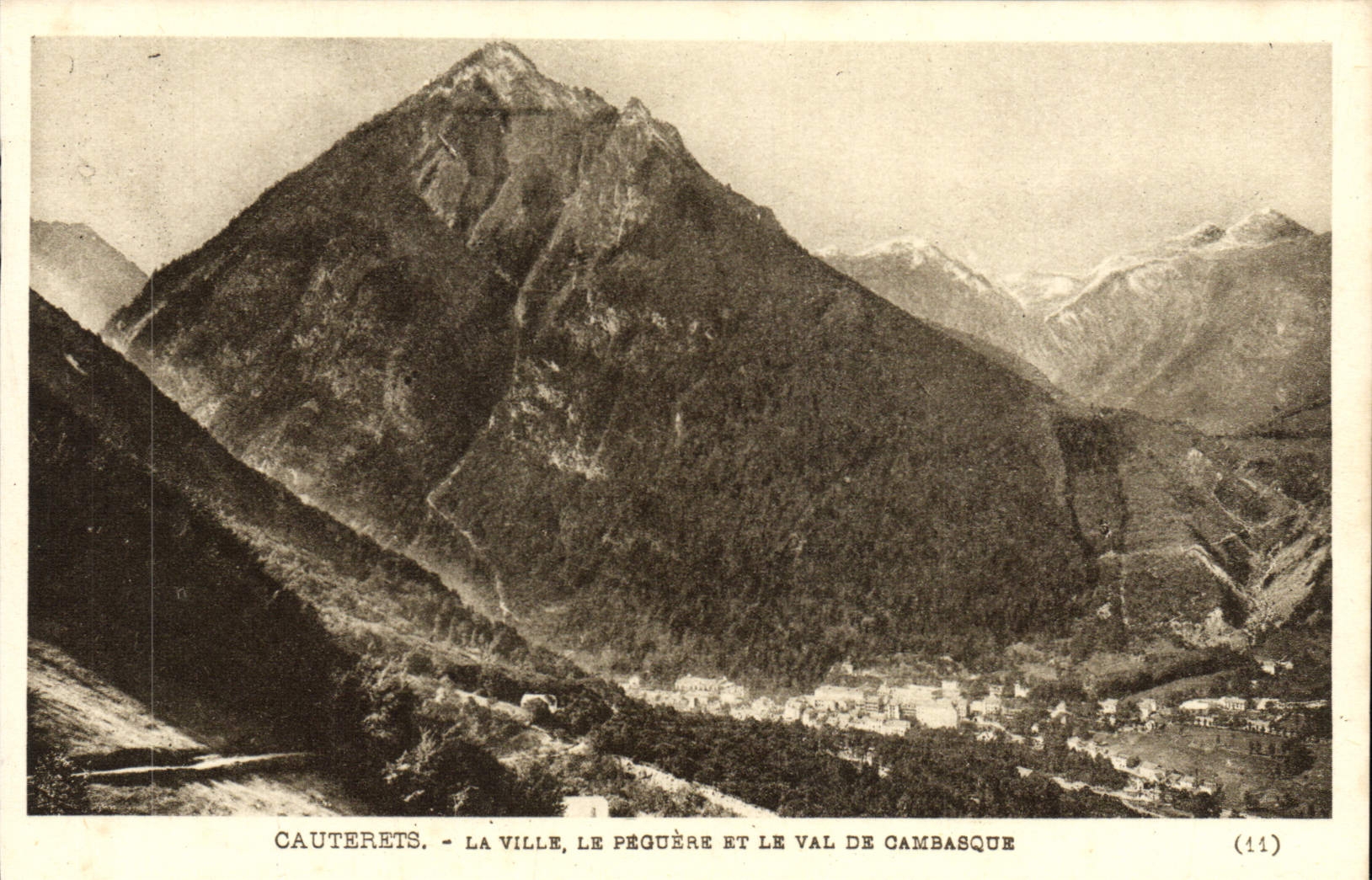 CPA Cauterets La ville Le Peguere et le val de Gambasque