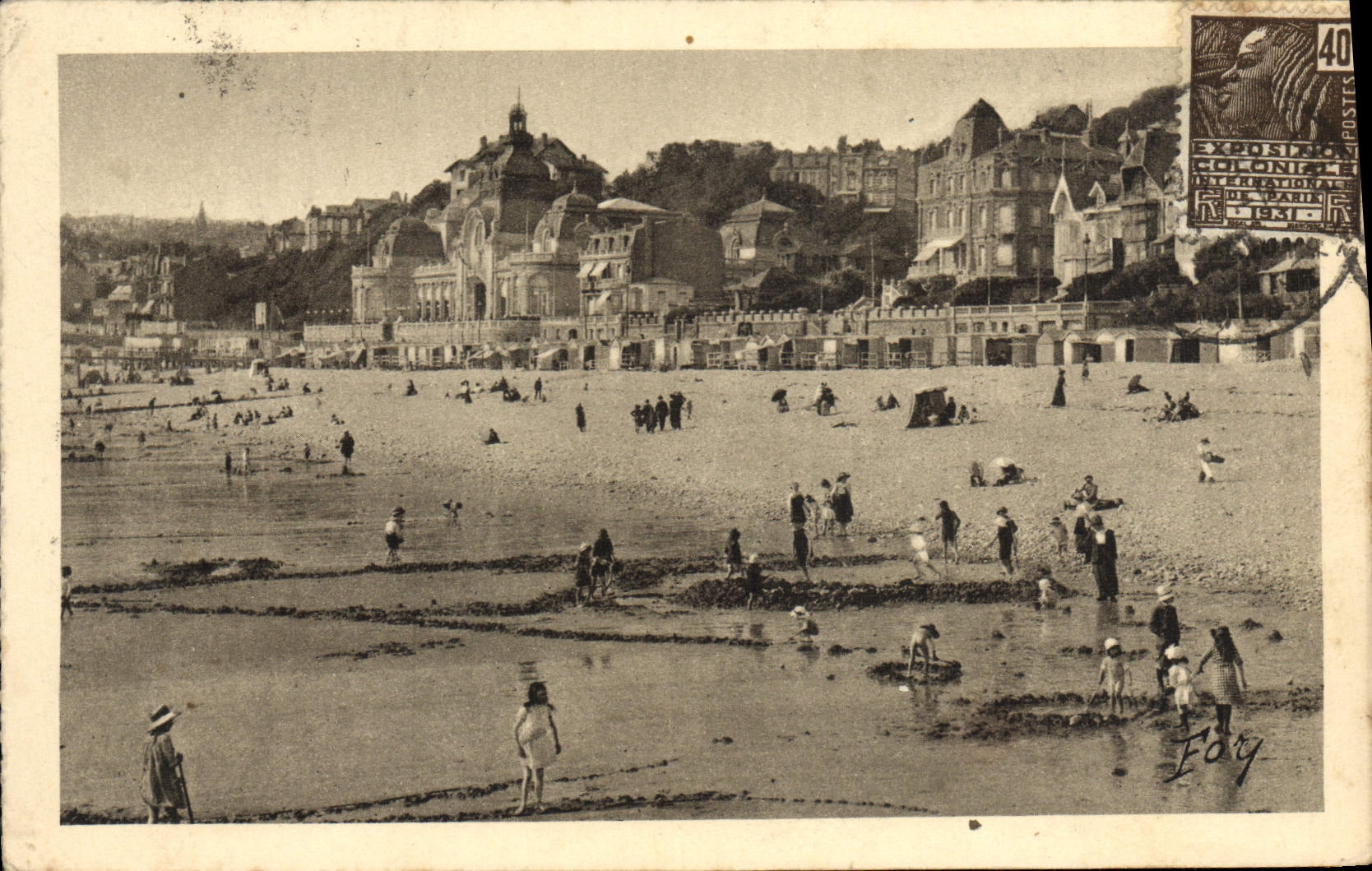 VINTAGE POSTCARD Le Havre View of the beach