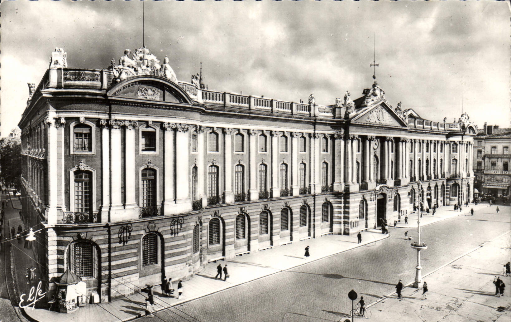 CPM Toulouse Facade de l'hotel de ville