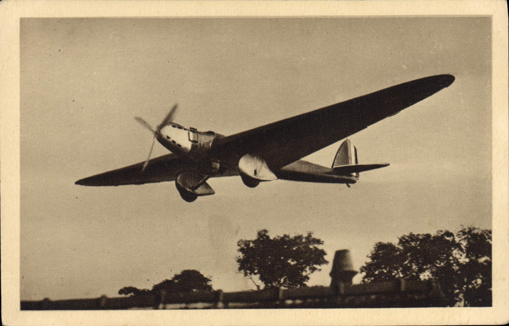 CPA Avion Aviation Appareil monomoteur Bernard de grands raids