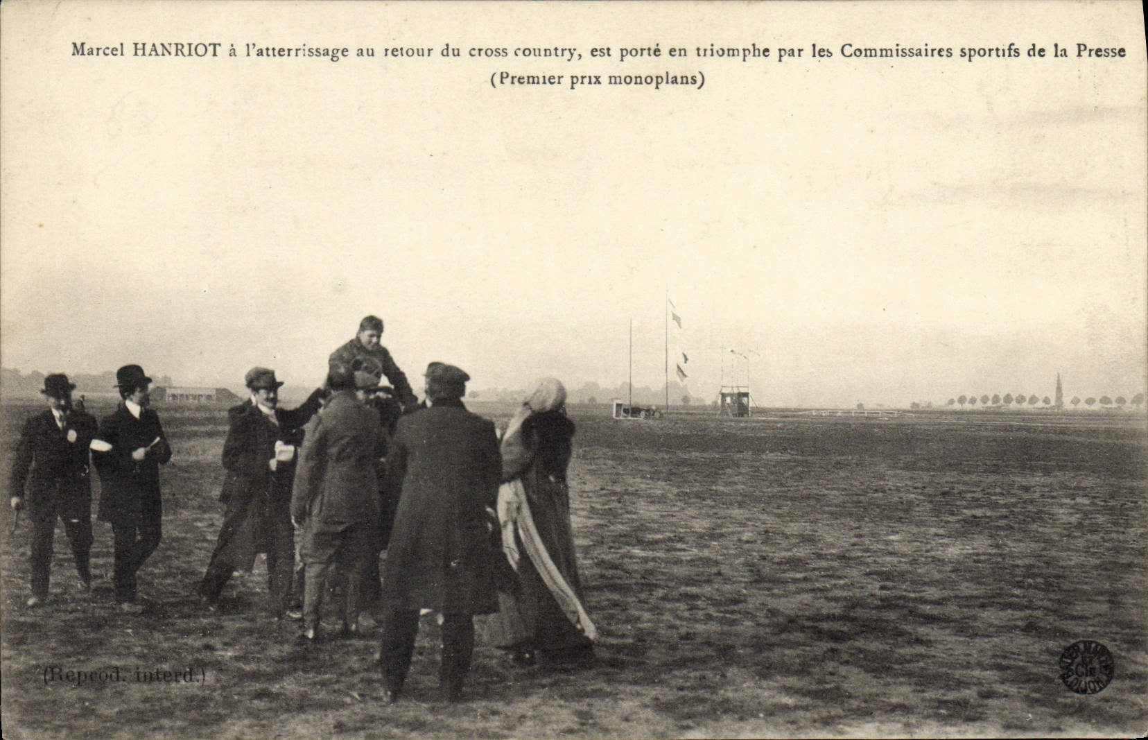 Aviación Marcelo Hanriot del plano de la POSTAL de la VENDIMIA con el aterrizaje con la vuelta del primero plano del monoplano del país de la raza a campo través