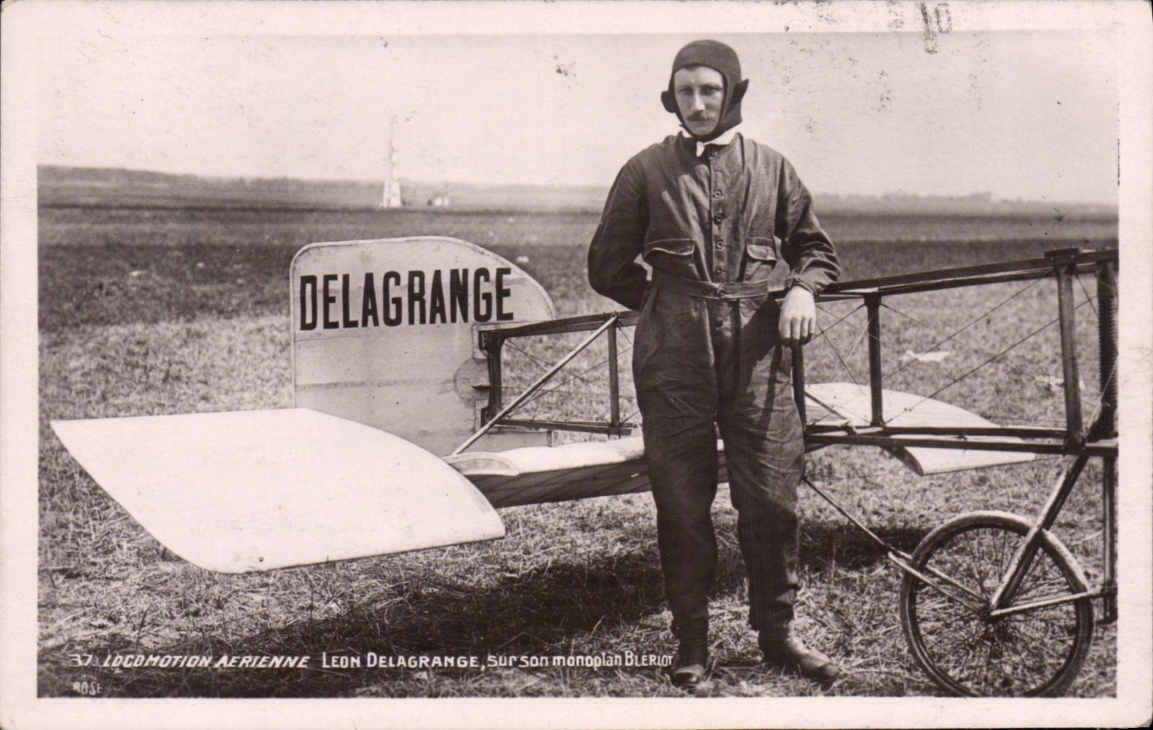 CPA Avion Aviation Leon Delagrange sur son monoplan Bleriot