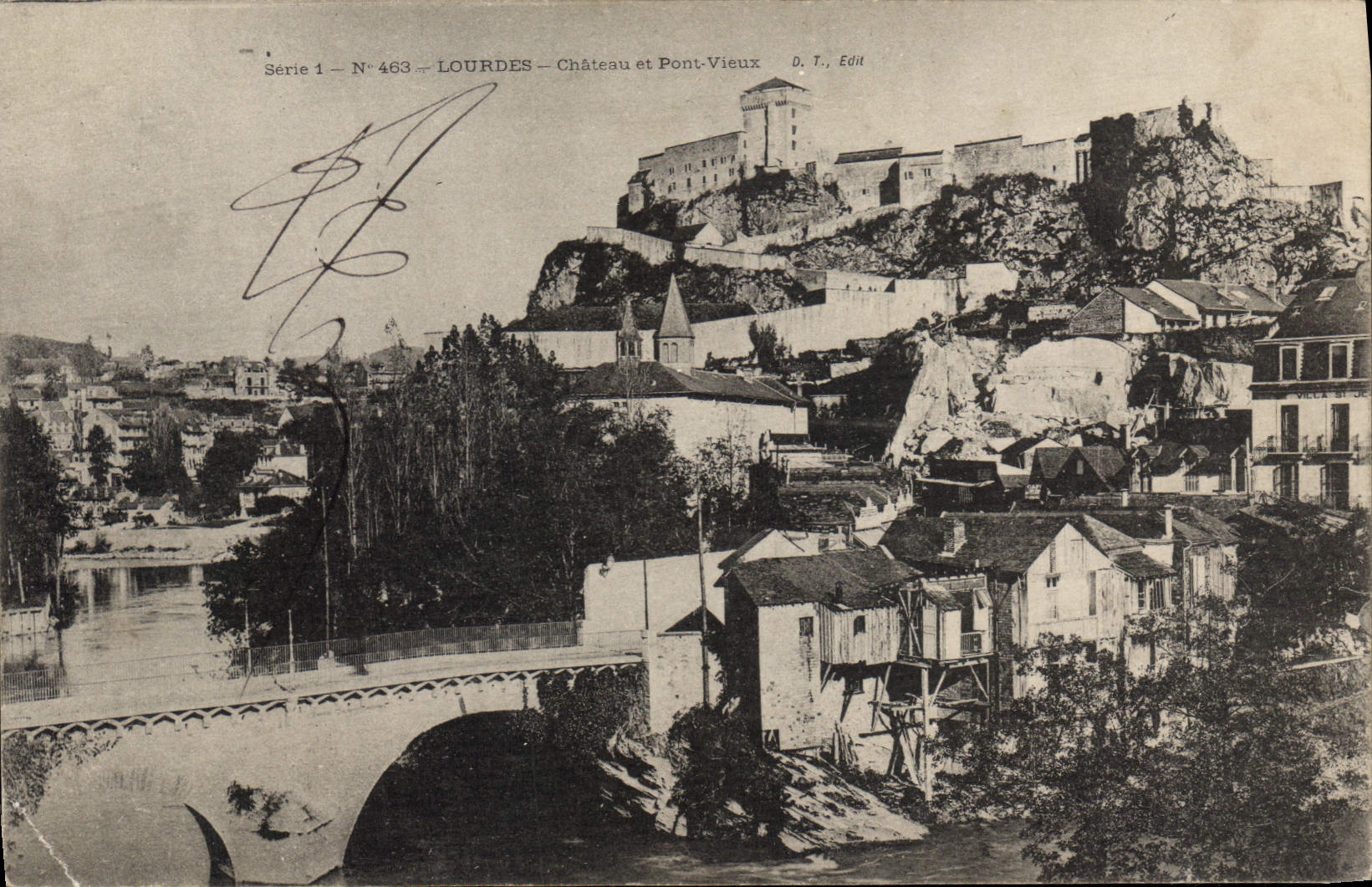 VINTAGE POSTCARD Heavy Castle And Old Bridge