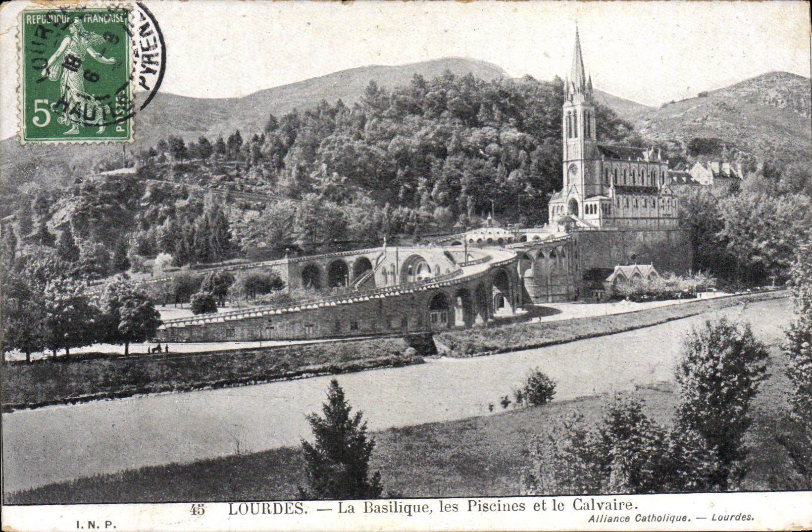 VINTAGE POSTCARD Heavy the Basilica Swimming pools And the Martyrdom