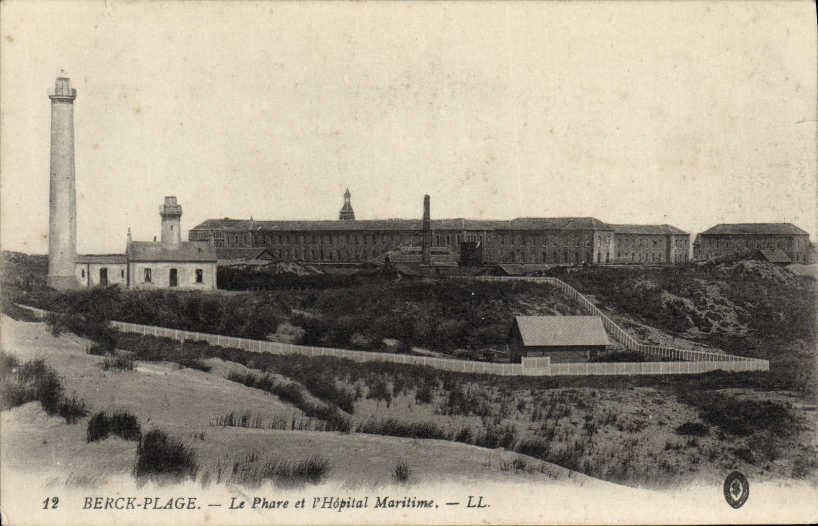 CPA Berck Plage Le Phare Et I Hopital Maritime