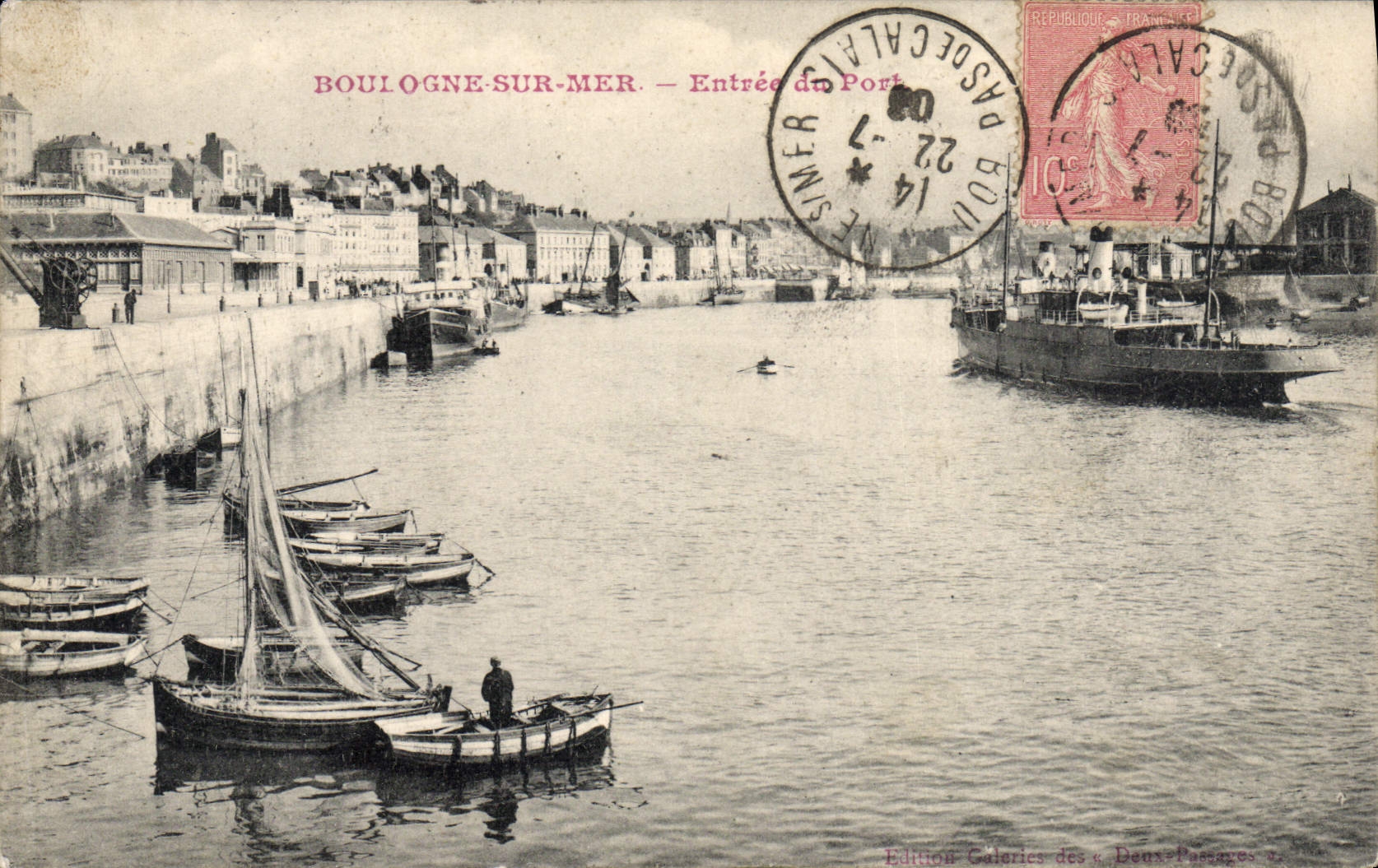VINTAGE POSTCARD Boulogne On Entered Sea of the port Boat