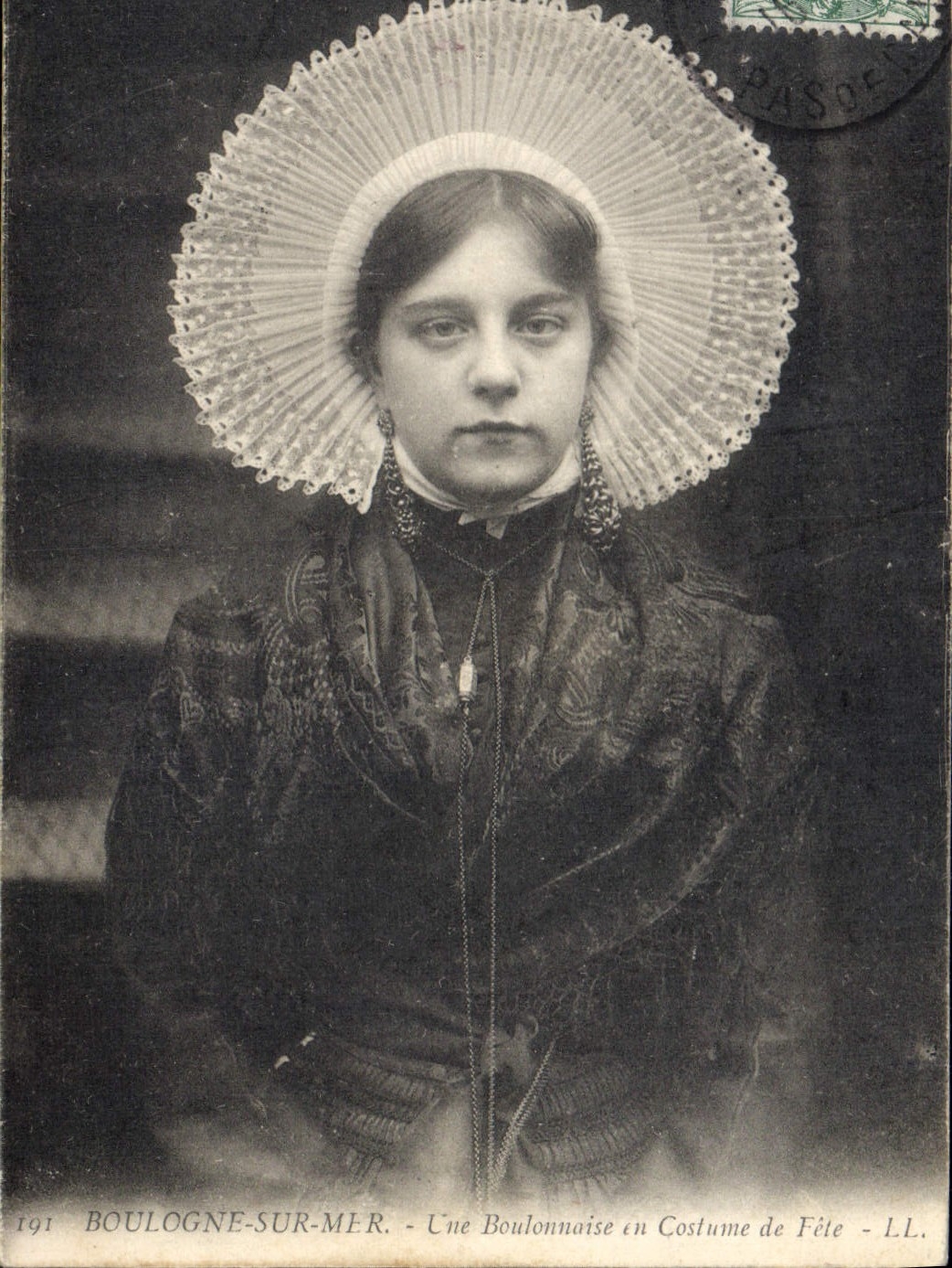 VINTAGE POSTCARD Boulogne On Sea Boulonnaise in costume of festival Folklore