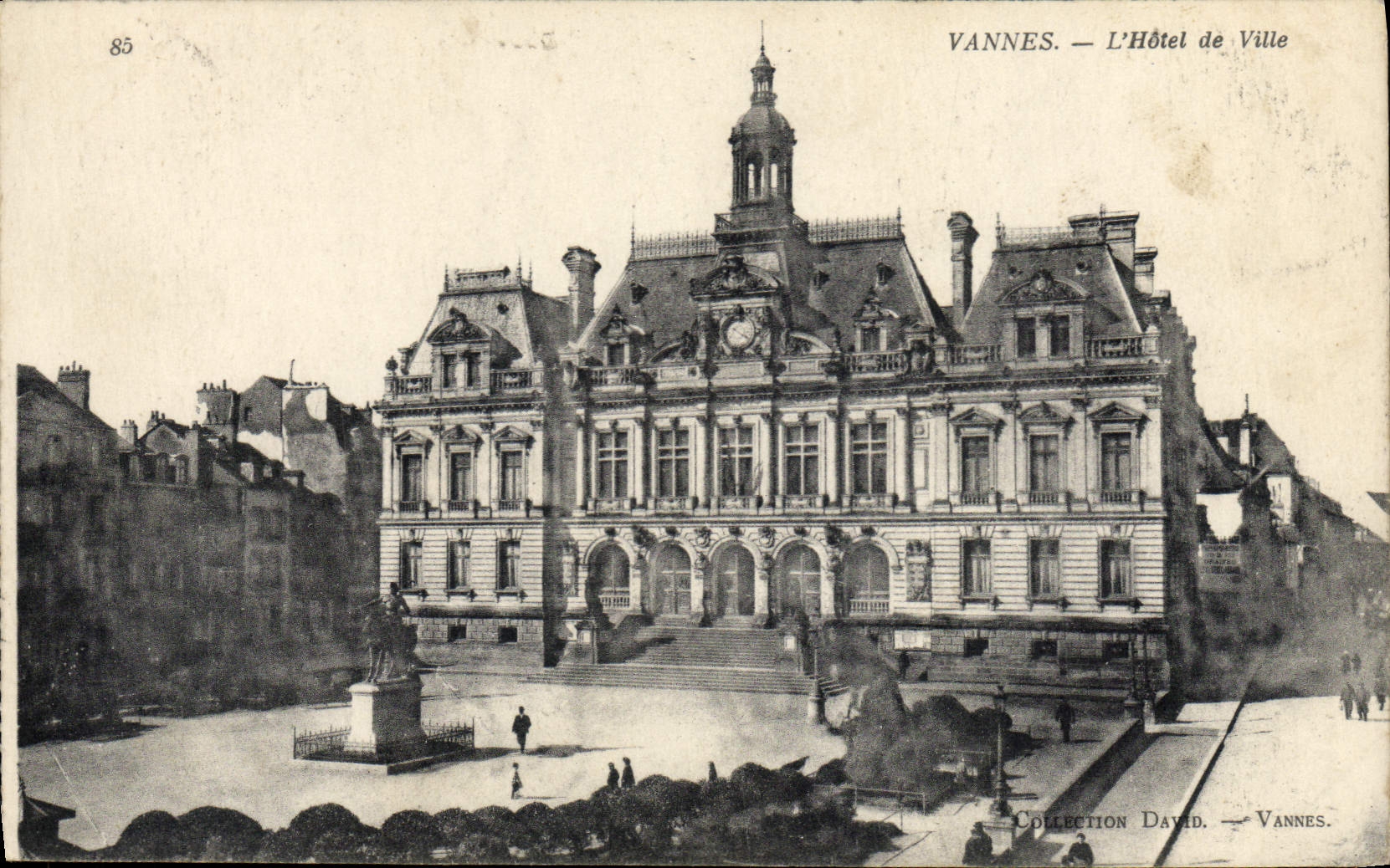 VINTAGE POSTCARD Valves L Town hall