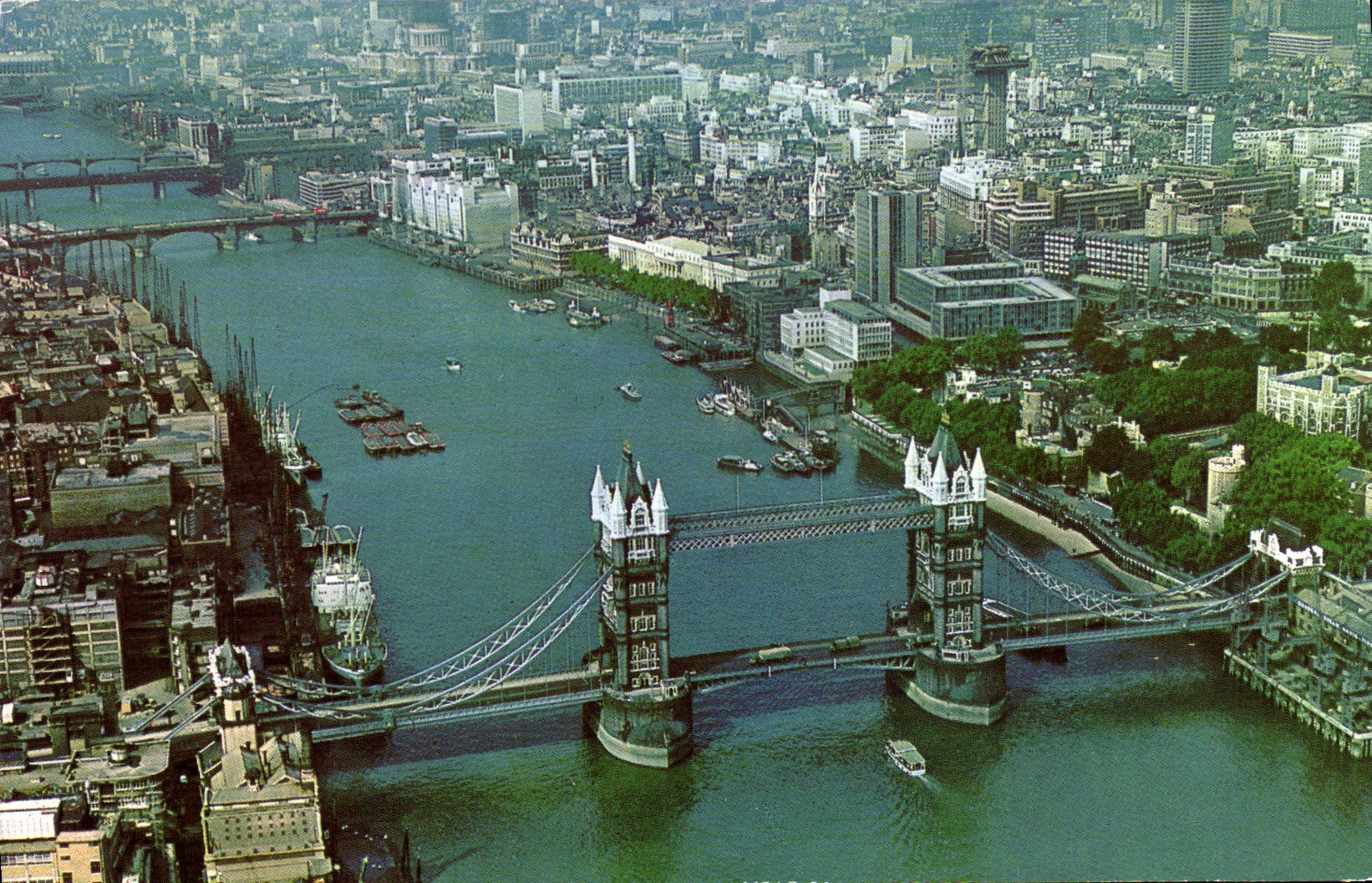 MODERN CARD Aerial View Off Tower Bridge And The City Off London